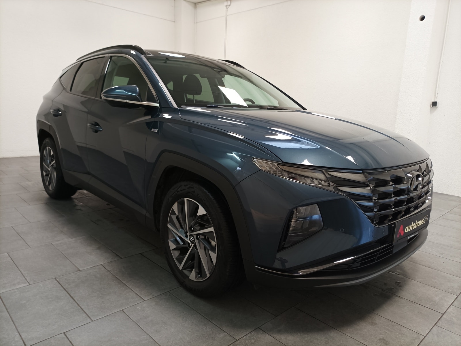 Hyundai Tucson SUV / Crossover / Geländewagen HYUNDAI Tucson 1.6 T-GDI 48V Trend Sports Utility Vehicle #1