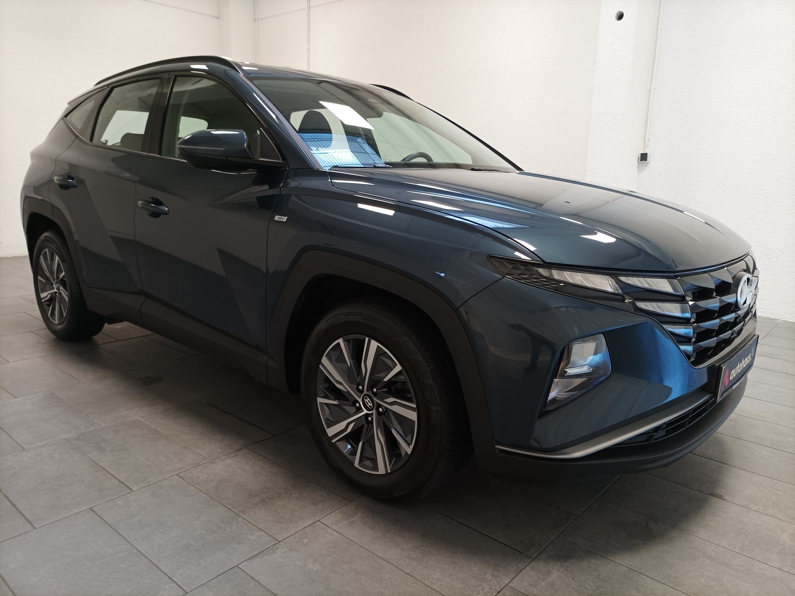 Hyundai Tucson SUV / Crossover / Geländewagen HYUNDAI Tucson 1.6 T-GDI 48V Select DCT Sports Utility Vehicle #1