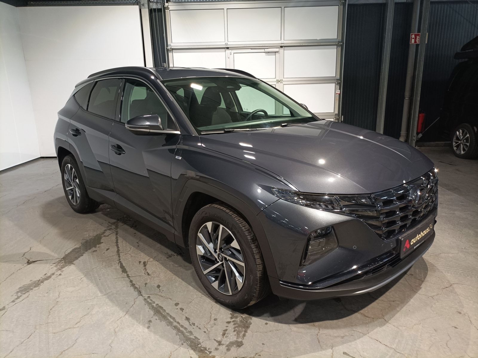 Hyundai Tucson SUV / Crossover / Geländewagen HYUNDAI Tucson 1.6 T-GDI 132kW 48V Trend DCT 4WD Sports Utility Vehicle #1