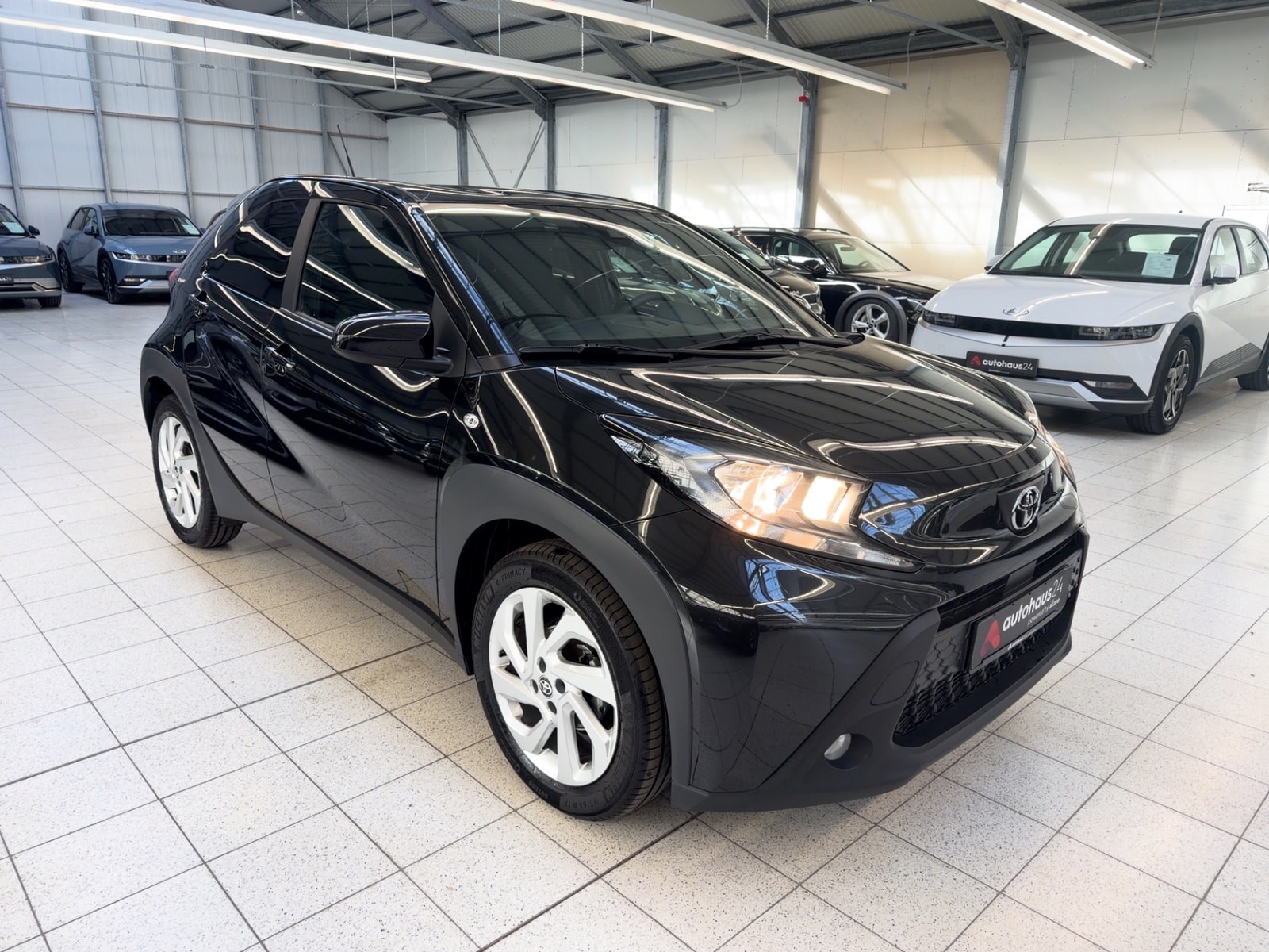 Toyota AYGO Limousine TOYOTA Aygo X 1.0-l-VVT-i Play Sports Utility Vehicle #1