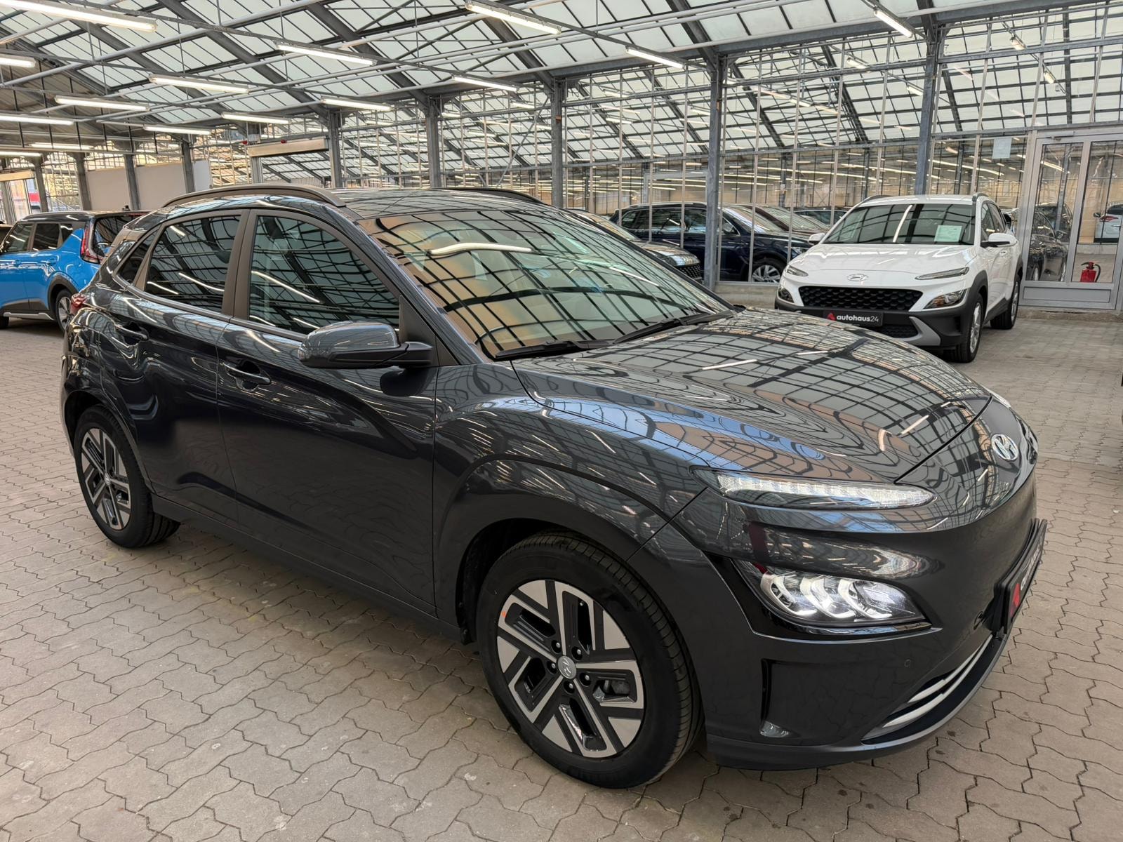 Hyundai Kona SUV / Crossover / Geländewagen HYUNDAI Kona ELEKTRO 100kW Advantage-Paket Sports Utility Vehicle #1