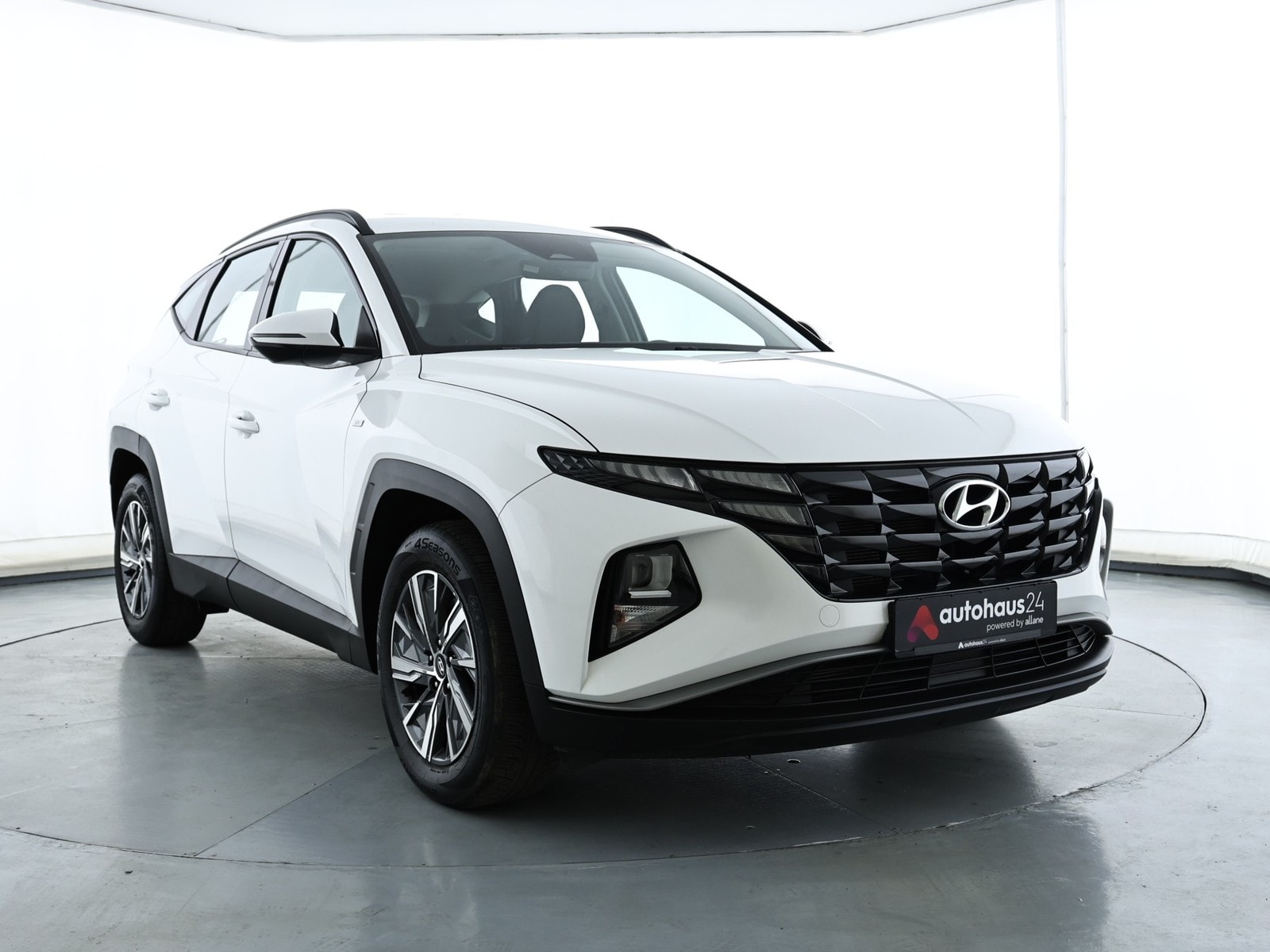 Hyundai Tucson SUV / Crossover / Geländewagen HYUNDAI Tucson 1.6 T-GDI 48V Select DCT Sports Utility Vehicle #1