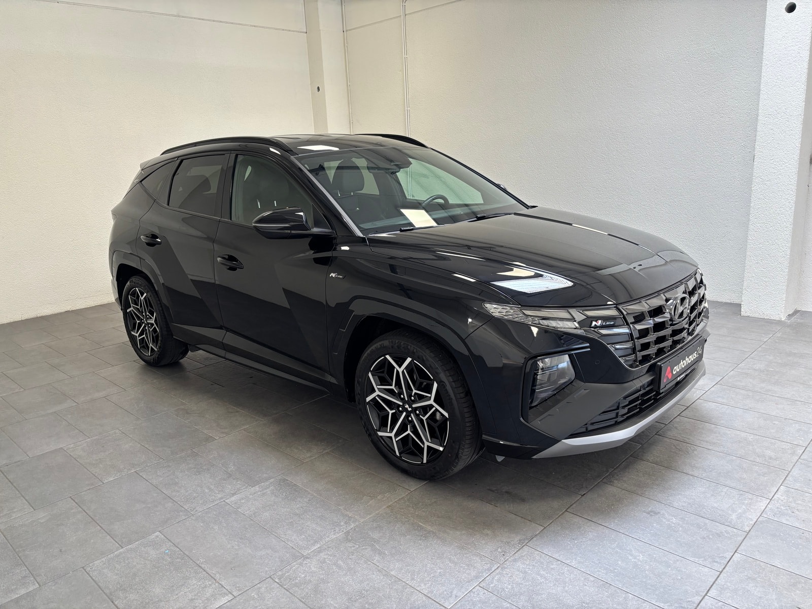 Hyundai Tucson SUV / Crossover / Geländewagen HYUNDAI Tucson 1.6 T-GDI 132kW 48V N Line DCT 4WD Sports Utility Vehicle #1