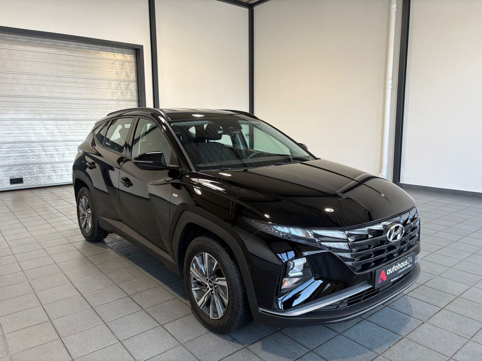 Hyundai Tucson SUV / Crossover / Geländewagen HYUNDAI Tucson 1.6 T-GDI 48V Select DCT Sports Utility Vehicle #1