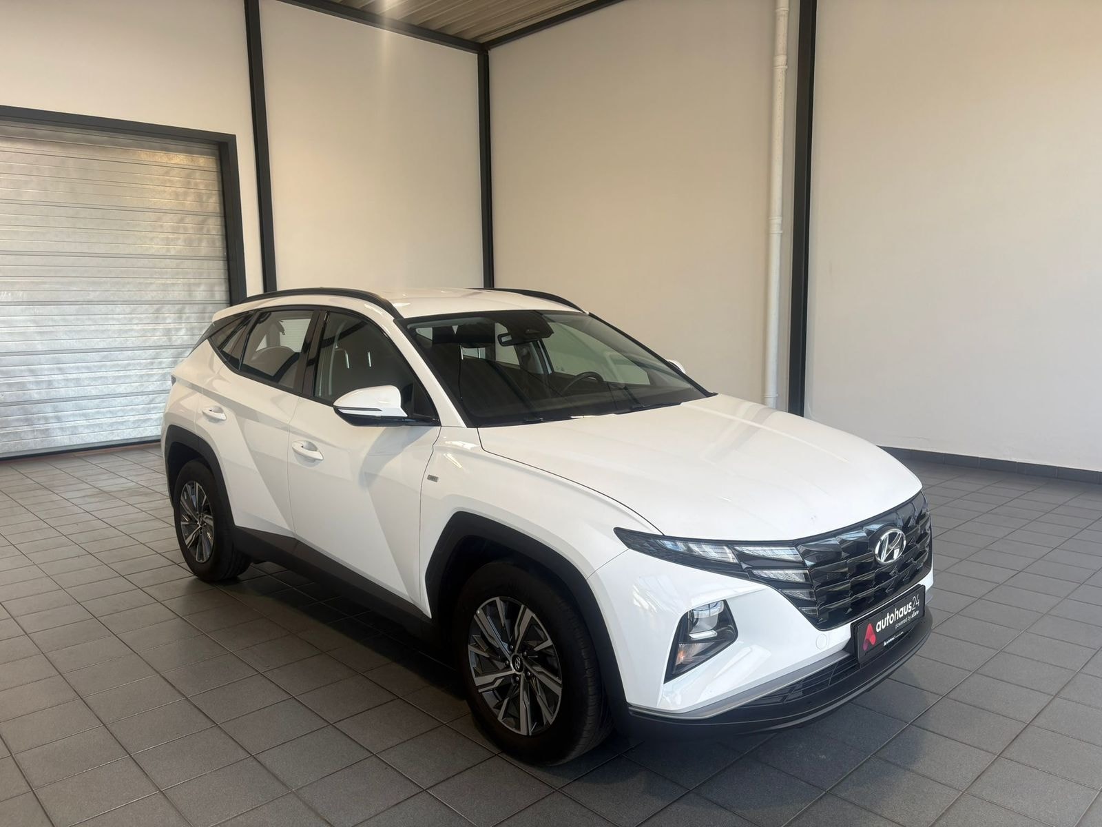 Hyundai Tucson SUV / Crossover / Geländewagen HYUNDAI Tucson 1.6 T-GDI 48V Select DCT Sports Utility Vehicle #1