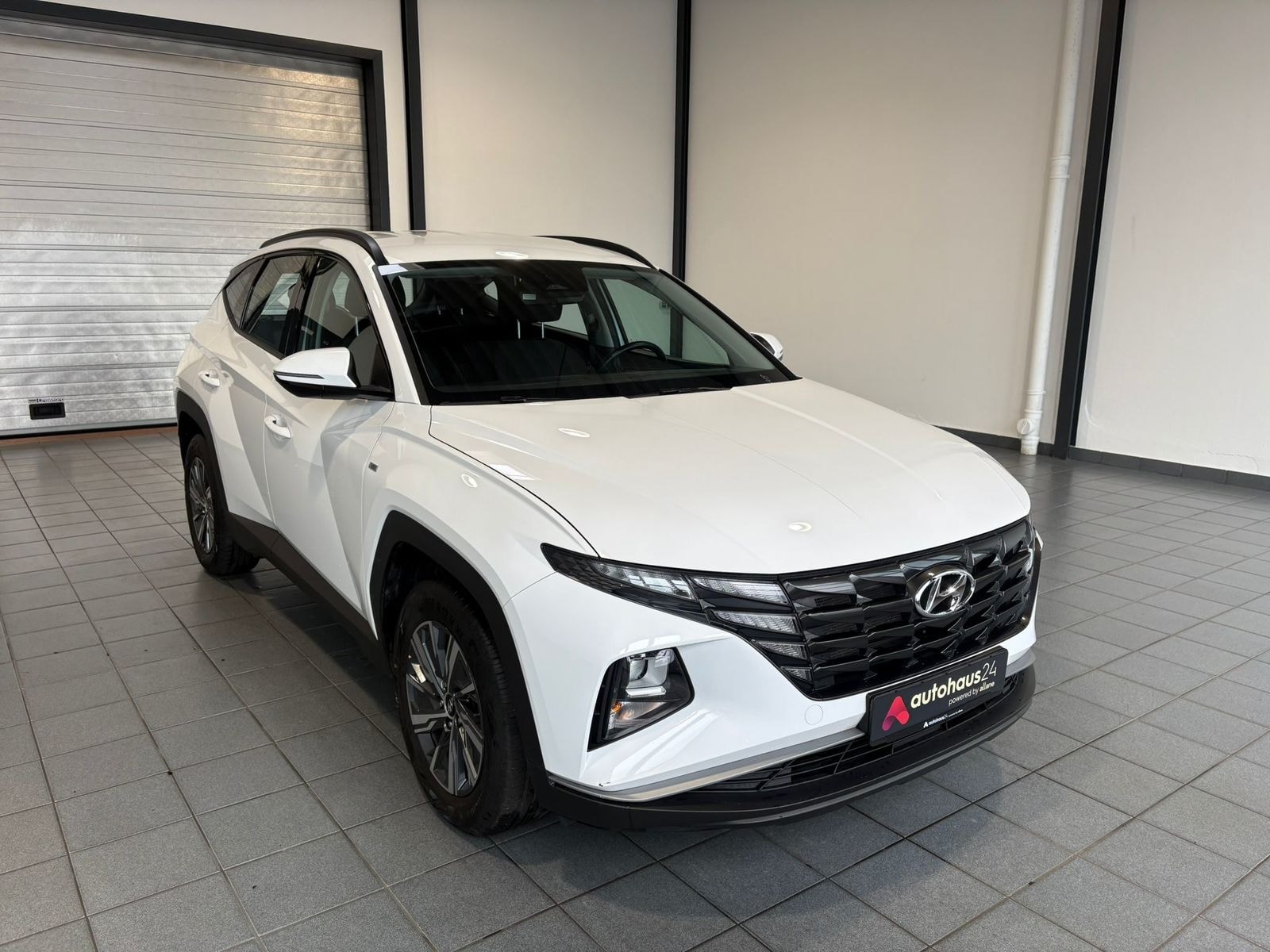 Hyundai Tucson SUV / Crossover / Geländewagen HYUNDAI Tucson 1.6 T-GDI 48V Select DCT Sports Utility Vehicle #1