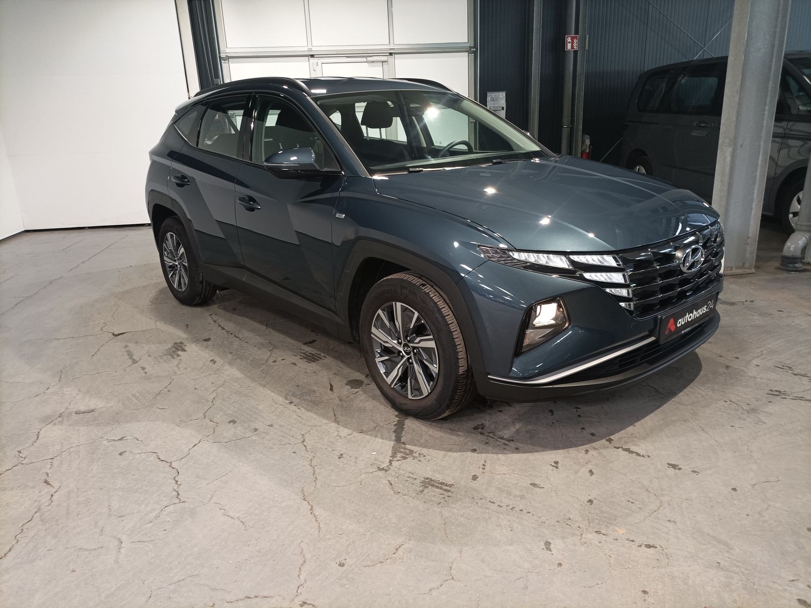 Hyundai Tucson SUV / Crossover / Geländewagen HYUNDAI Tucson 1.6 T-GDI 48V Select DCT Sports Utility Vehicle #1