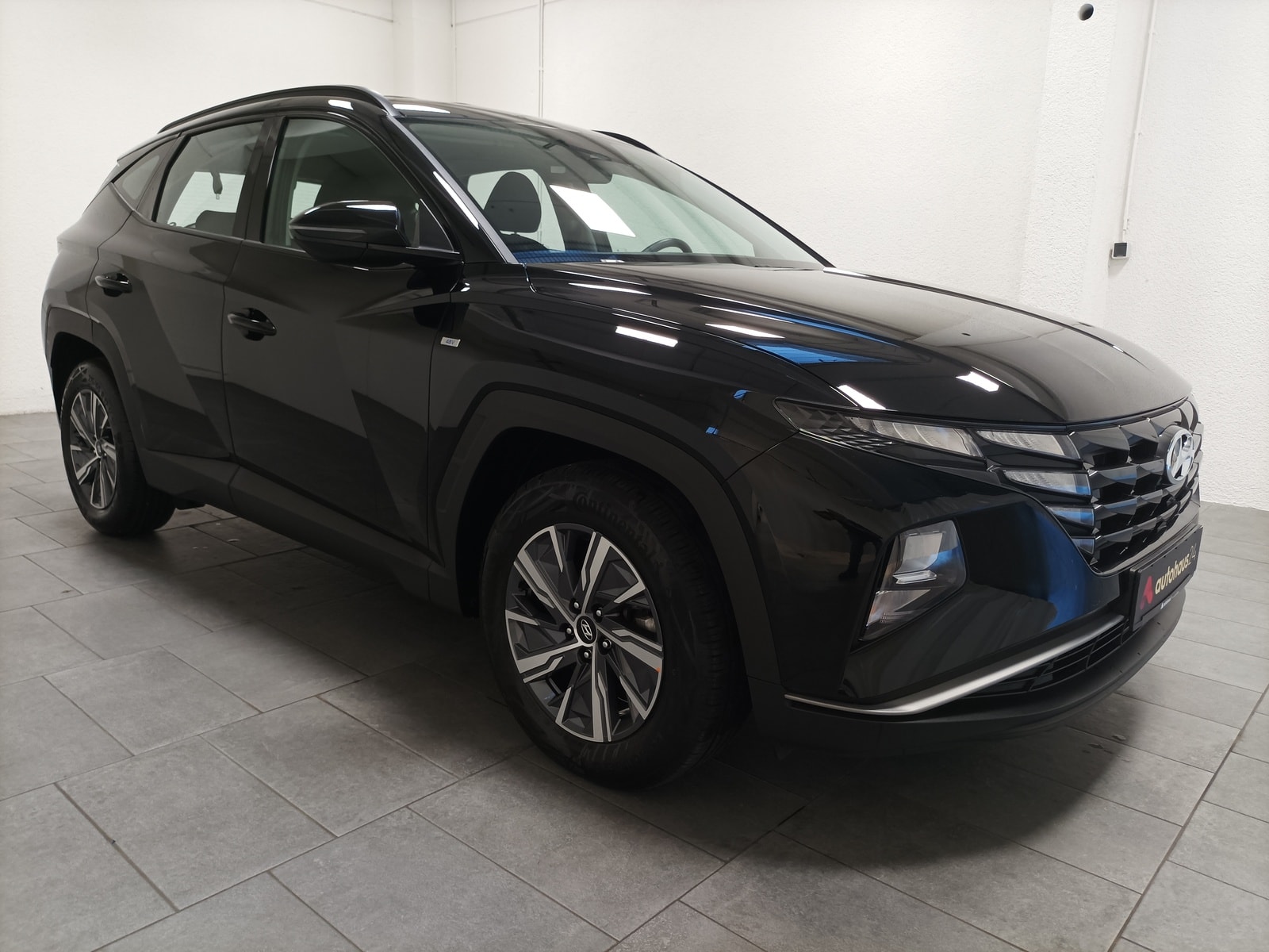 Hyundai Tucson SUV / Crossover / Geländewagen HYUNDAI Tucson 1.6 T-GDI 48V Select DCT Sports Utility Vehicle #1