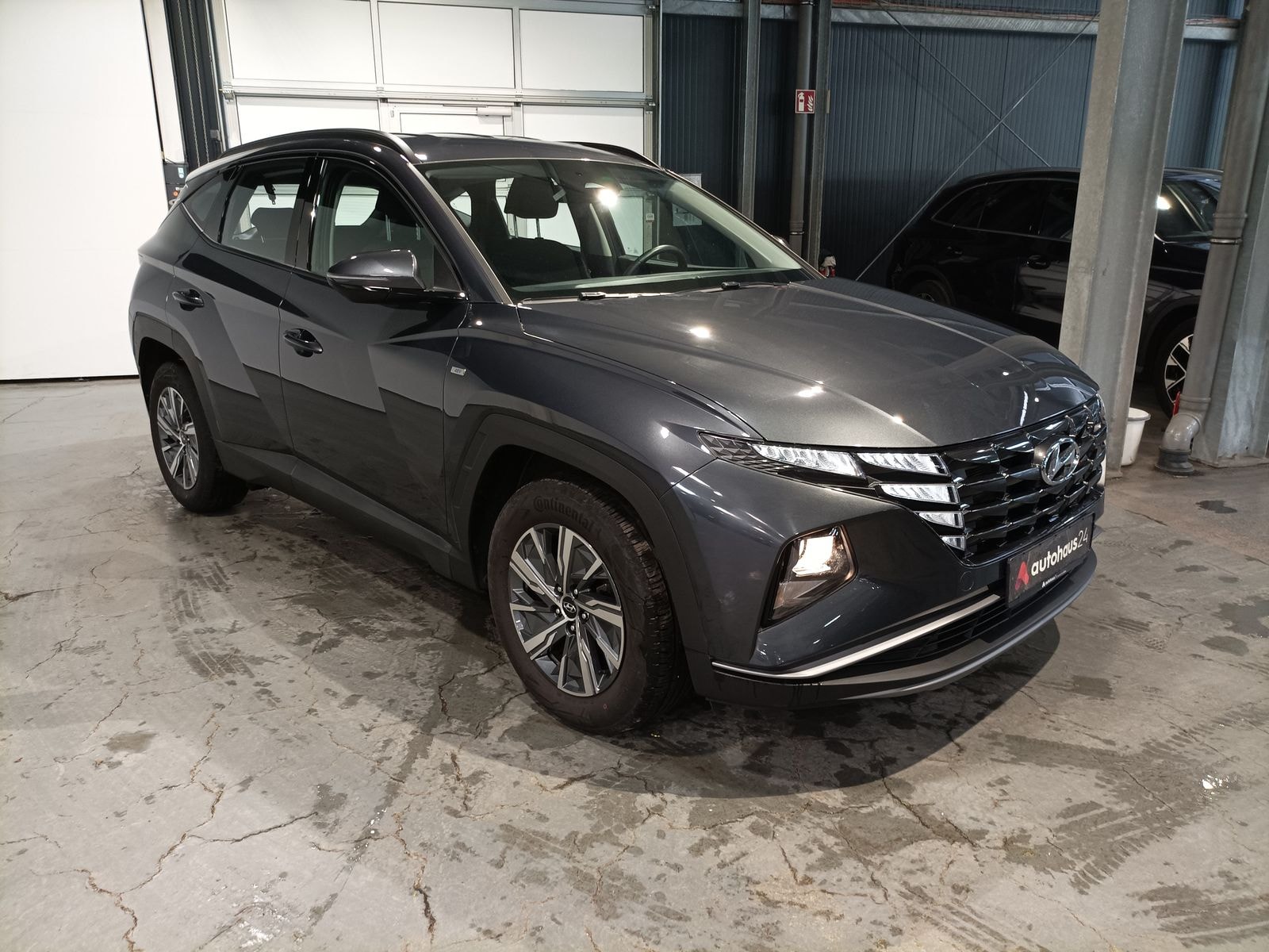 Hyundai Tucson SUV / Crossover / Geländewagen HYUNDAI Tucson 1.6 T-GDI 48V Select DCT Sports Utility Vehicle #1