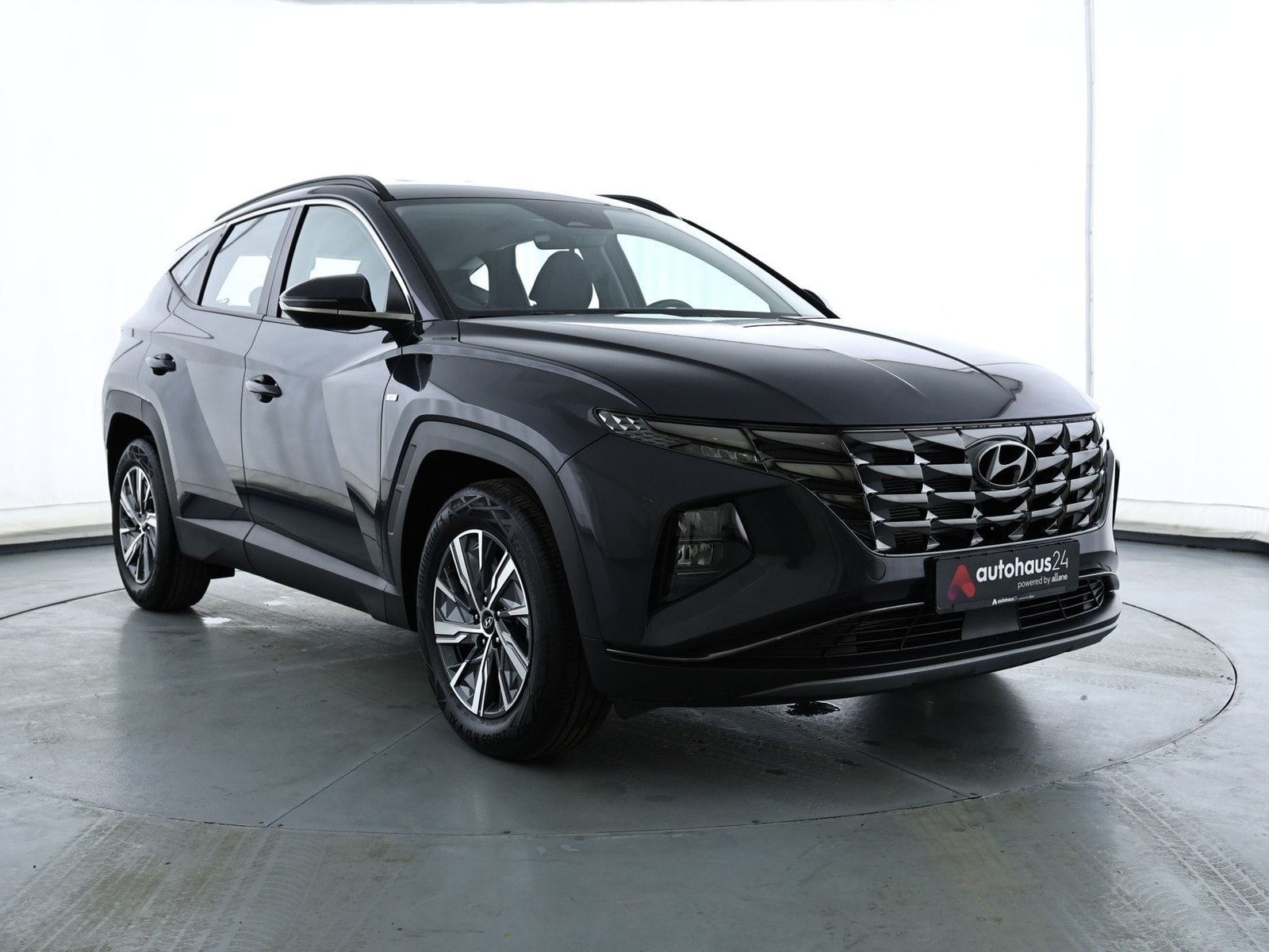 Hyundai Tucson SUV / Crossover / Geländewagen HYUNDAI Tucson 1.6 T-GDI 48V Select DCT Sports Utility Vehicle #1