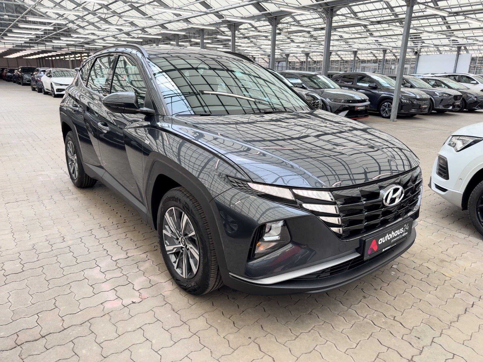 Hyundai Tucson SUV / Crossover / Geländewagen HYUNDAI Tucson 1.6 T-GDI 48V Select DCT Sports Utility Vehicle #1
