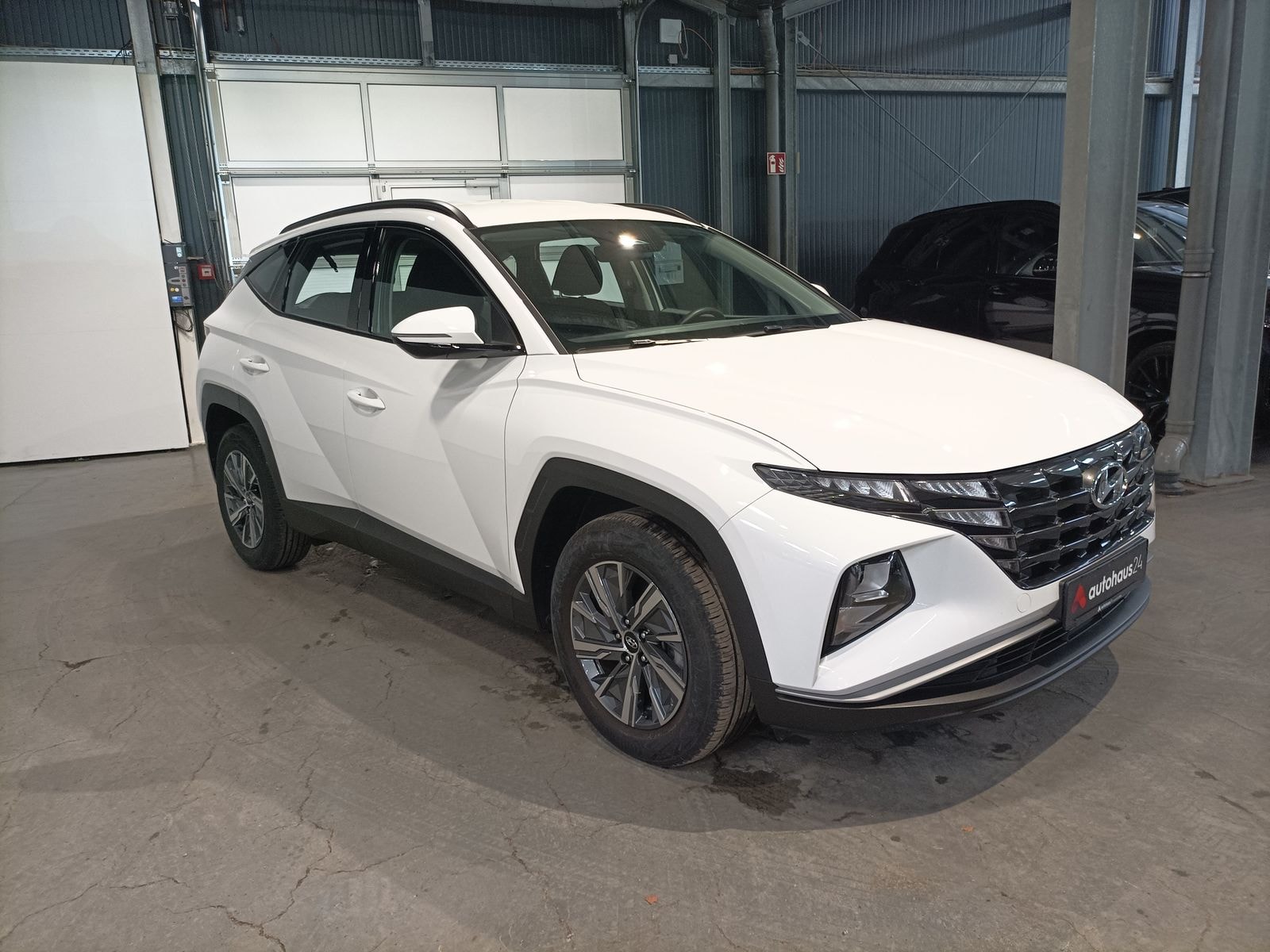Hyundai Tucson SUV / Crossover / Geländewagen HYUNDAI Tucson 1.6 T-GDI Select Sports Utility Vehicle #1
