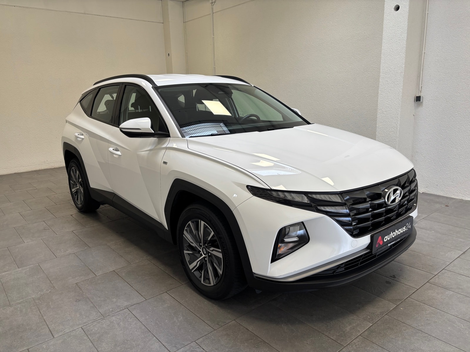 Hyundai Tucson SUV / Crossover / Geländewagen HYUNDAI Tucson 1.6 T-GDI 48V Select DCT Sports Utility Vehicle #1