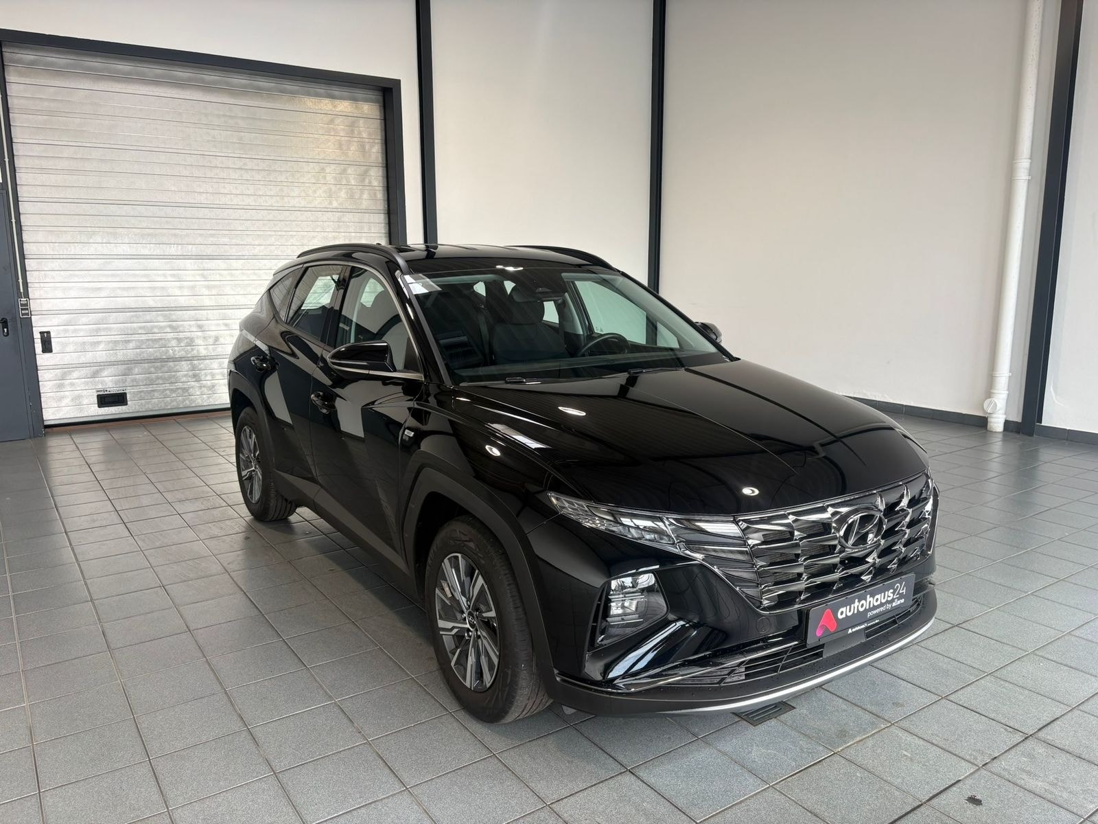 Hyundai Tucson SUV / Crossover / Geländewagen HYUNDAI Tucson 1.6 T-GDI 48V Select DCT Sports Utility Vehicle #1