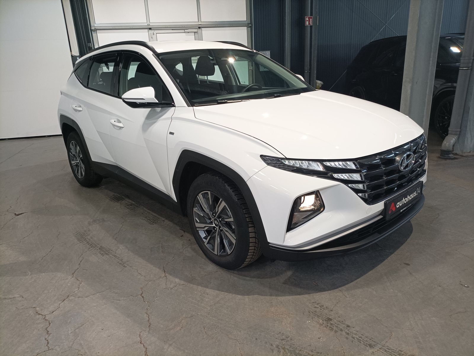 Hyundai Tucson SUV / Crossover / Geländewagen HYUNDAI Tucson 1.6 T-GDI 48V Select DCT Sports Utility Vehicle #1