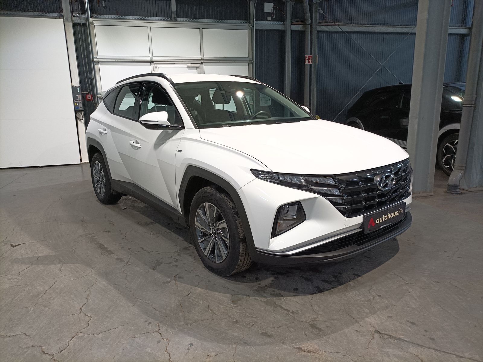 Hyundai Tucson SUV / Crossover / Geländewagen HYUNDAI Tucson 1.6 T-GDI 48V Select DCT Sports Utility Vehicle #1