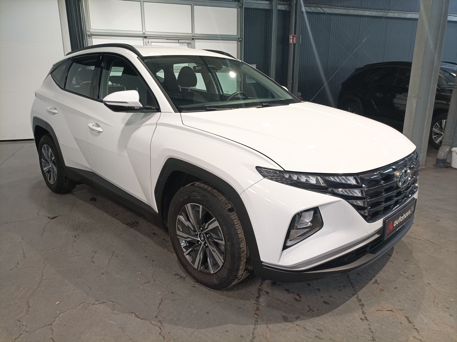 Hyundai Tucson SUV / Crossover / Geländewagen HYUNDAI Tucson 1.6 T-GDI Select Sports Utility Vehicle #1