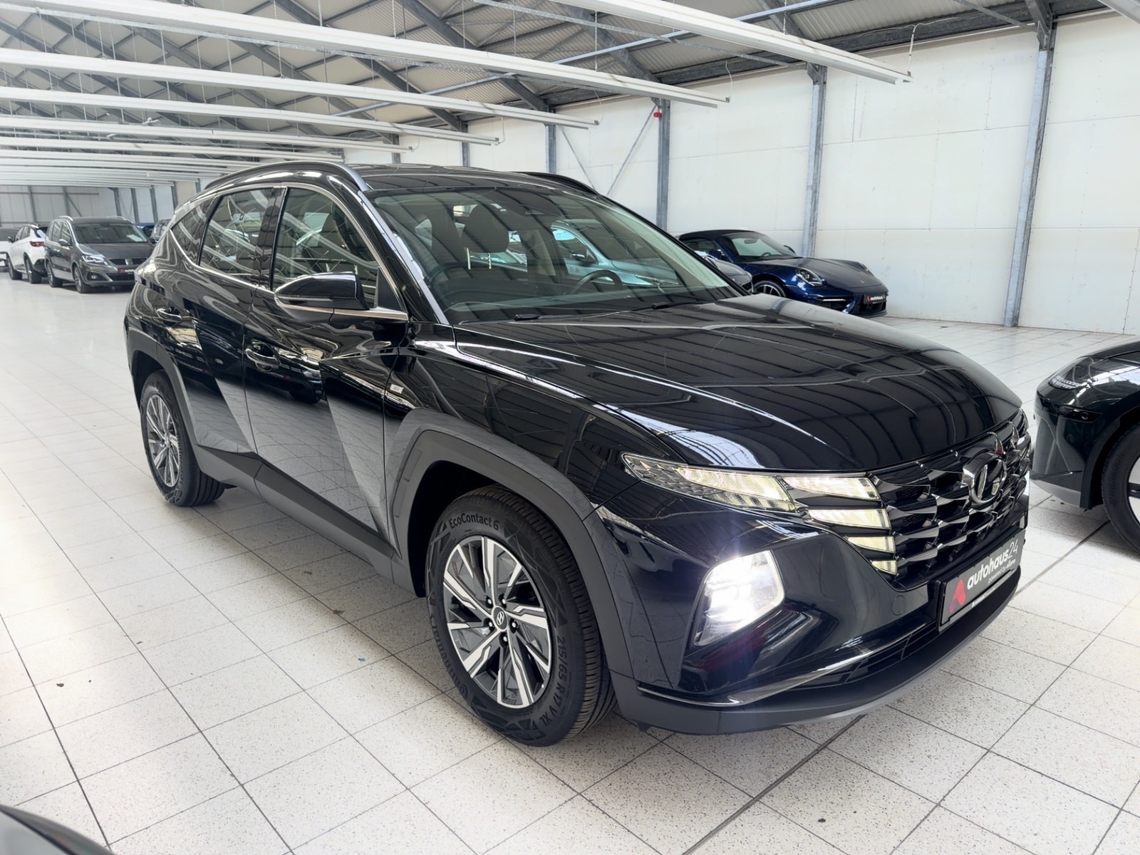 Hyundai Tucson SUV / Crossover / Geländewagen HYUNDAI Tucson 1.6 T-GDI 48V Select DCT Sports Utility Vehicle #1