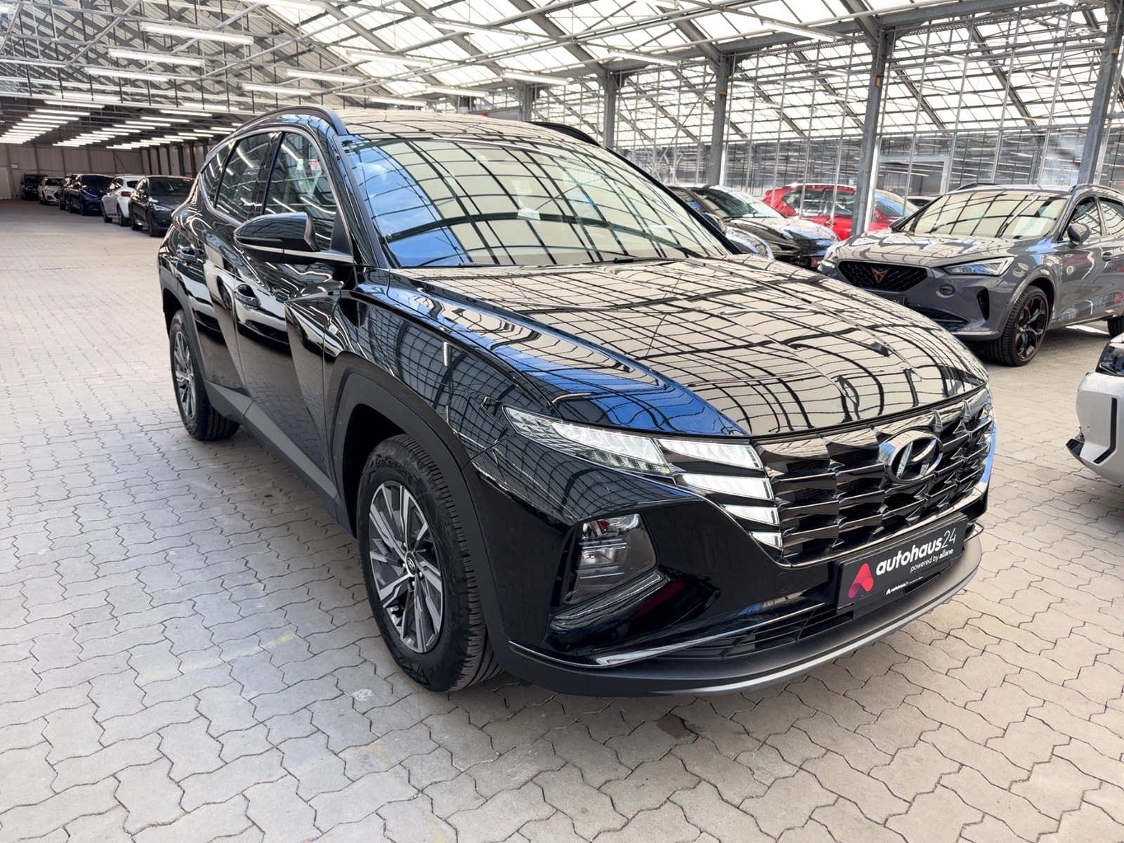Hyundai Tucson SUV / Crossover / Geländewagen HYUNDAI Tucson 1.6 T-GDI 48V Select DCT Sports Utility Vehicle #1