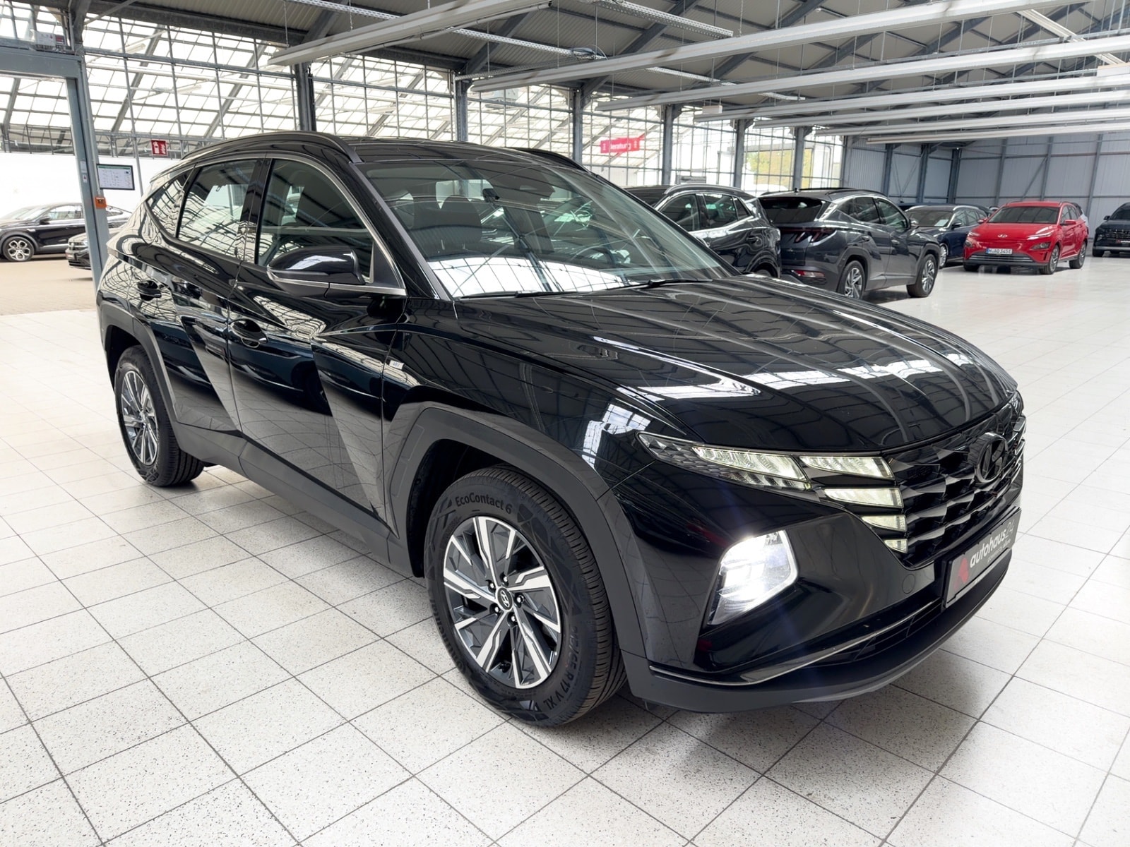 Hyundai Tucson SUV / Crossover / Geländewagen HYUNDAI Tucson 1.6 T-GDI 48V Select DCT Sports Utility Vehicle #1