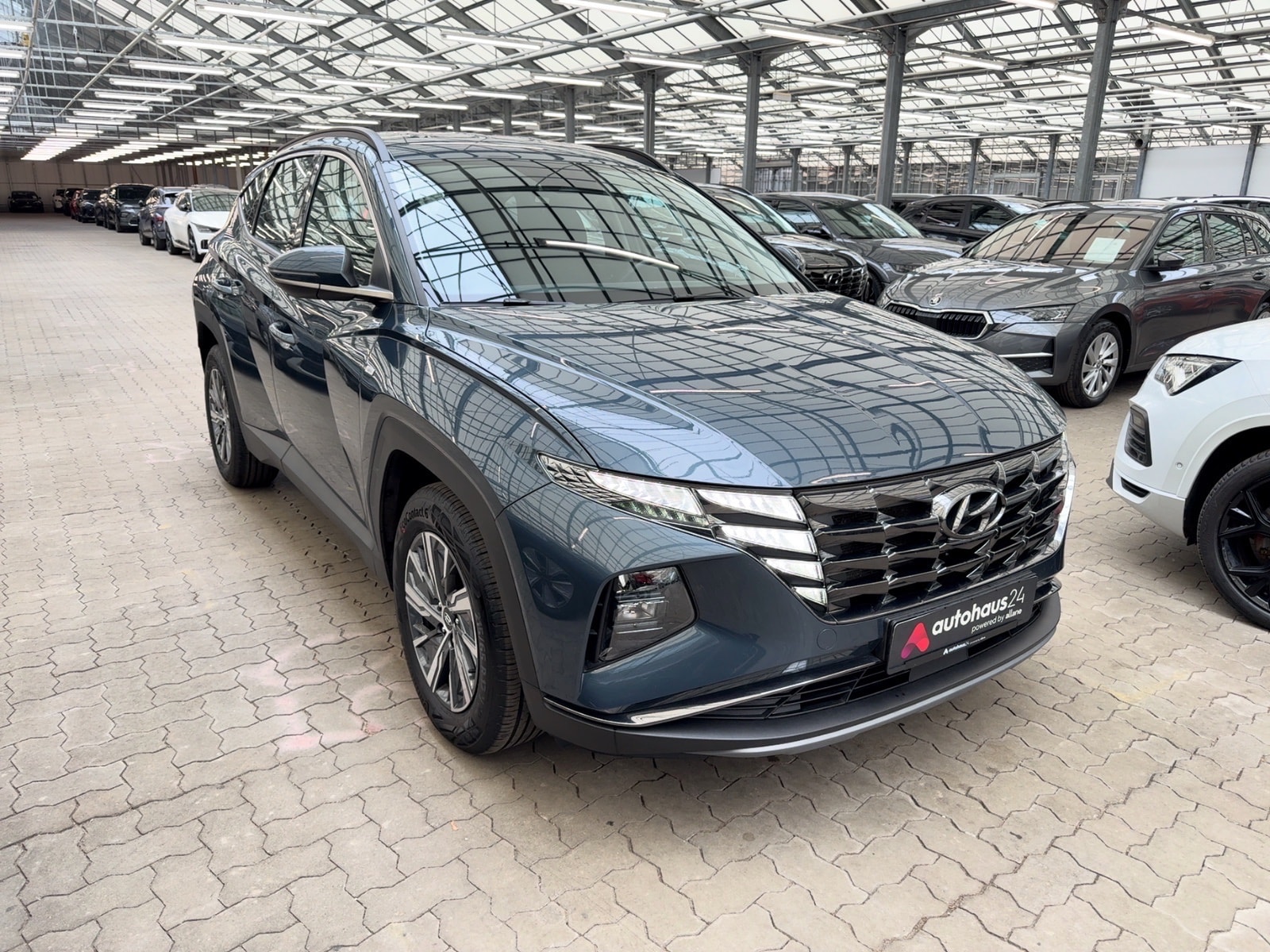 Hyundai Tucson SUV / Crossover / Geländewagen HYUNDAI Tucson 1.6 T-GDI 48V Select DCT Sports Utility Vehicle #1