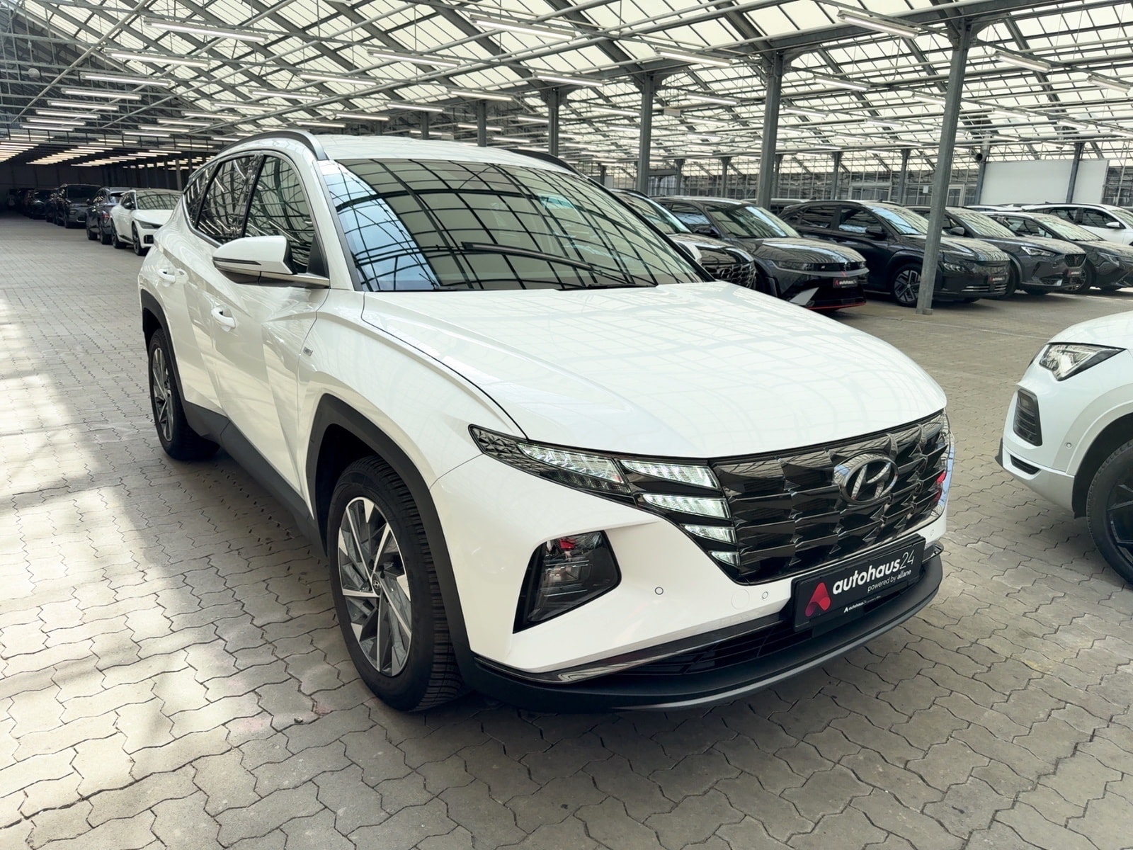 Hyundai Tucson SUV / Crossover / Geländewagen HYUNDAI Tucson 1.6 T-GDI 132kW 48V Trend DCT 4WD Sports Utility Vehicle #1