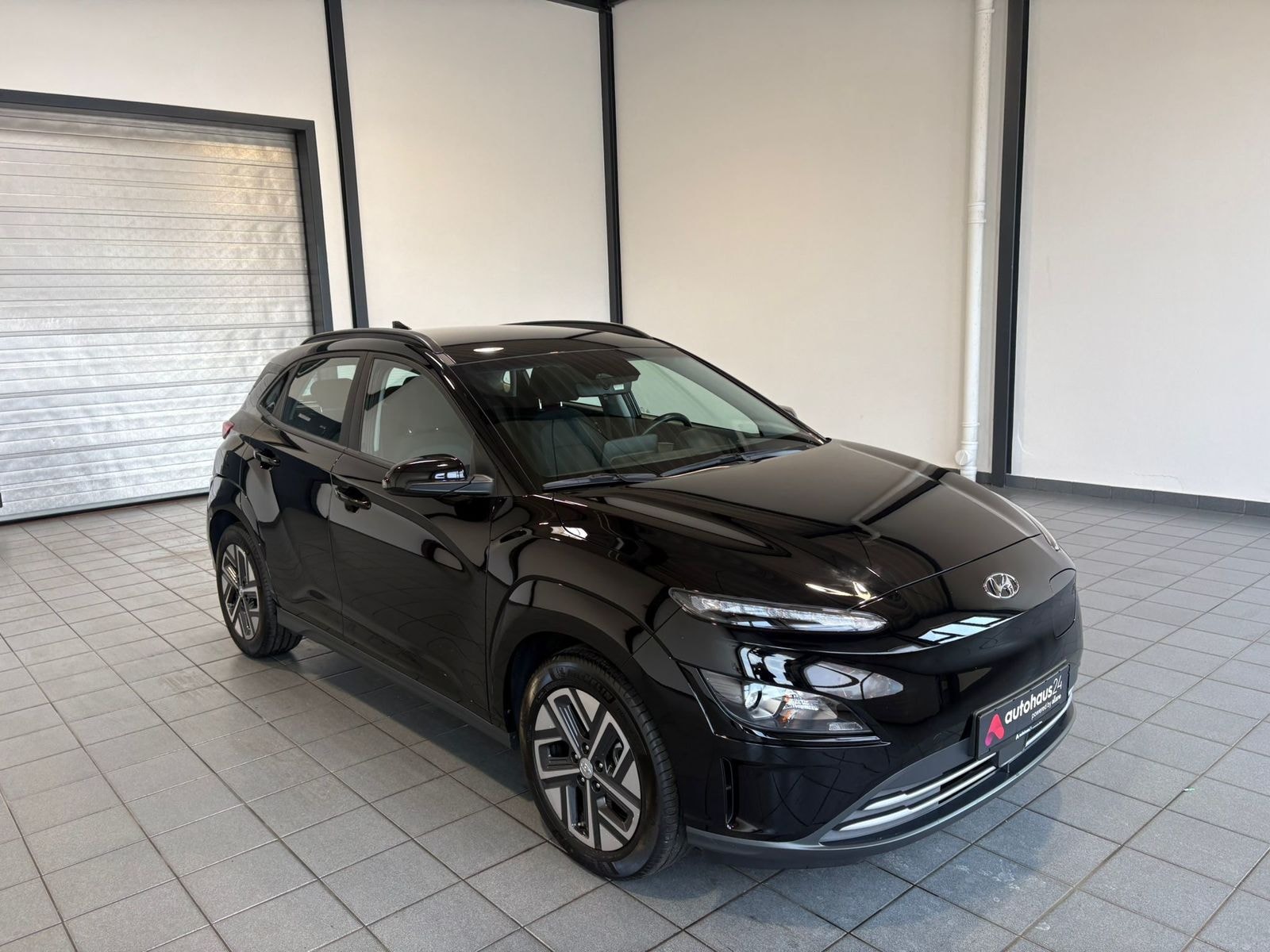 Hyundai Kona SUV / Crossover / Geländewagen HYUNDAI Kona ELEKTRO 100kW Advantage-Paket Sports Utility Vehicle #1