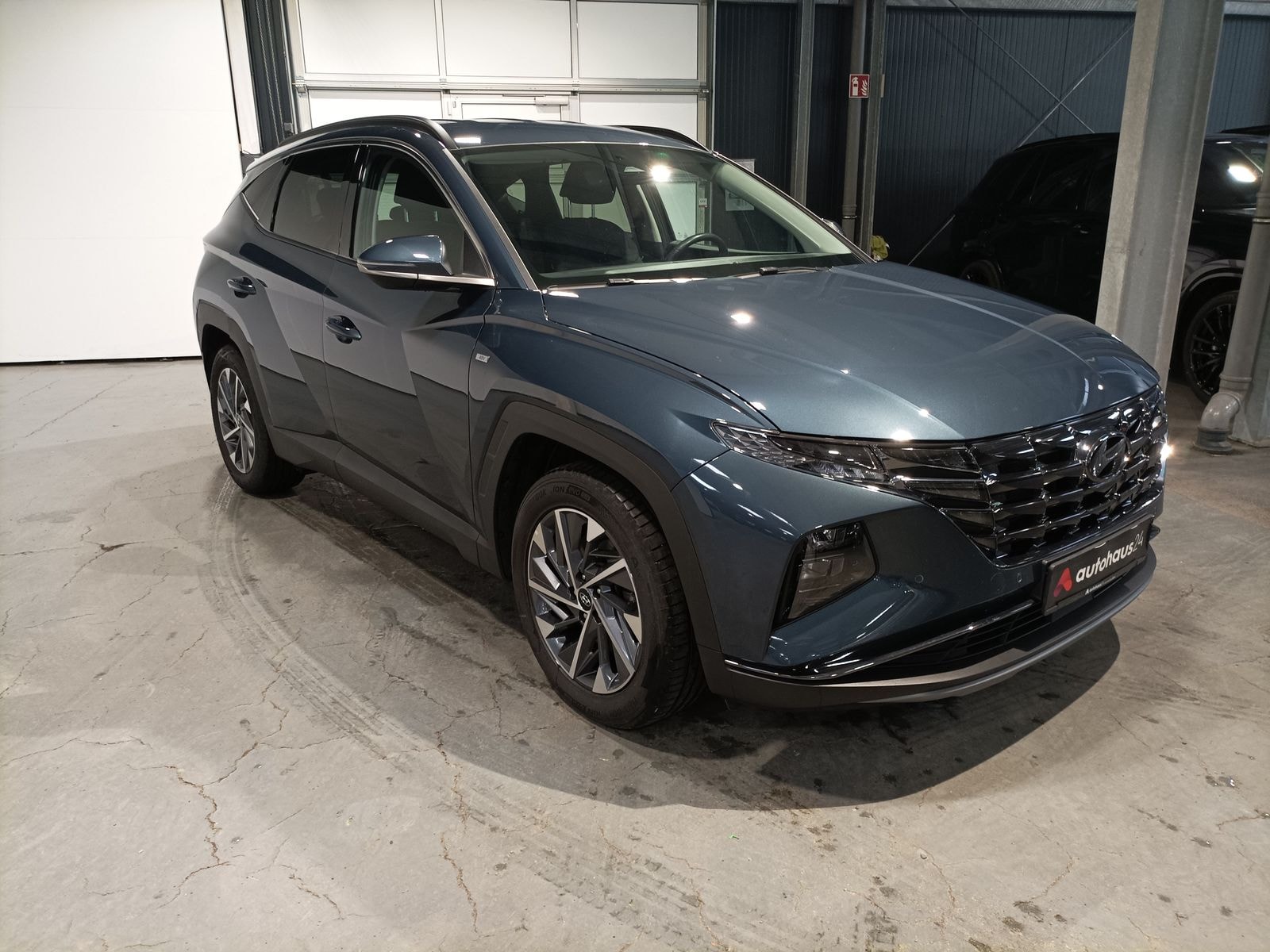 Hyundai Tucson SUV / Crossover / Geländewagen HYUNDAI Tucson 1.6 T-GDI 132kW 48V Trend DCT 4WD Sports Utility Vehicle #1