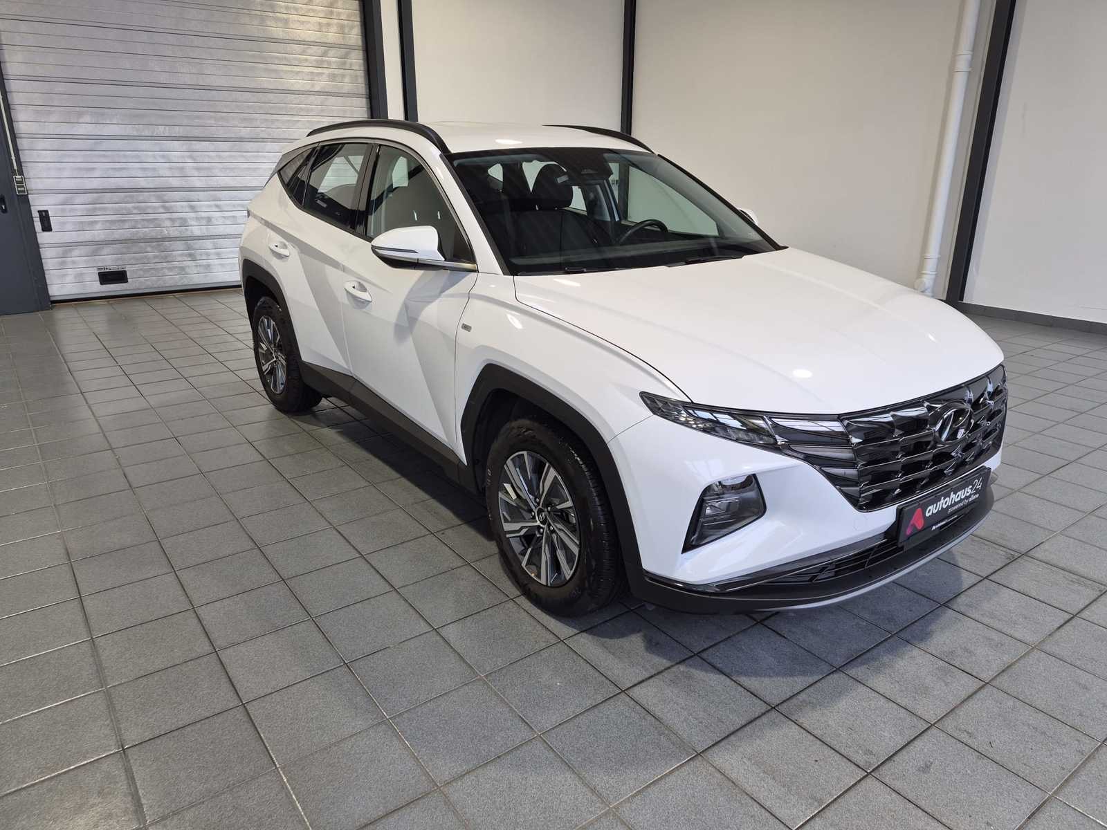 Hyundai Tucson SUV / Crossover / Geländewagen HYUNDAI Tucson 1.6 T-GDI 48V Select DCT Sports Utility Vehicle #1