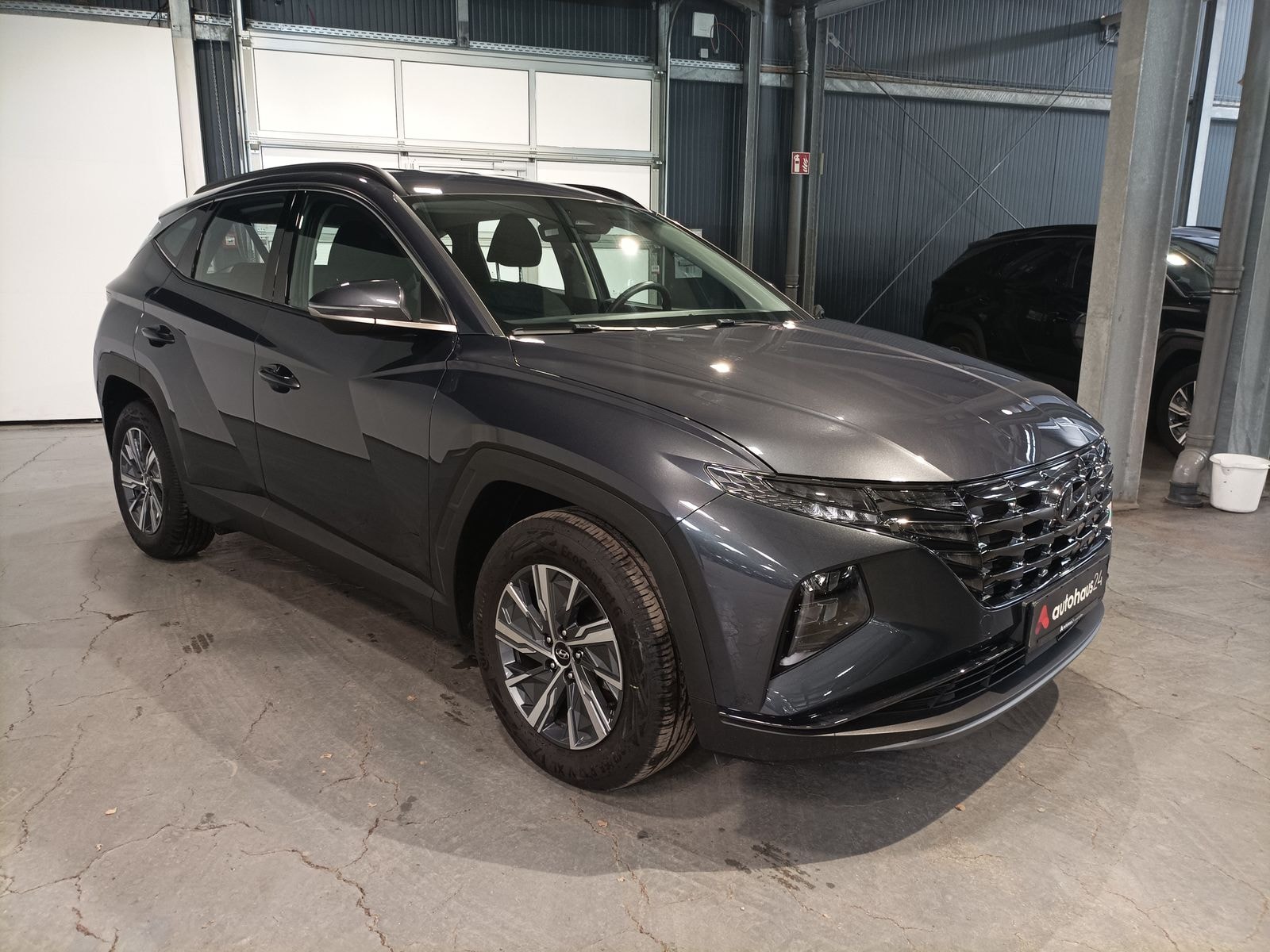 Hyundai Tucson SUV / Crossover / Geländewagen HYUNDAI Tucson 1.6 T-GDI Select Sports Utility Vehicle #1