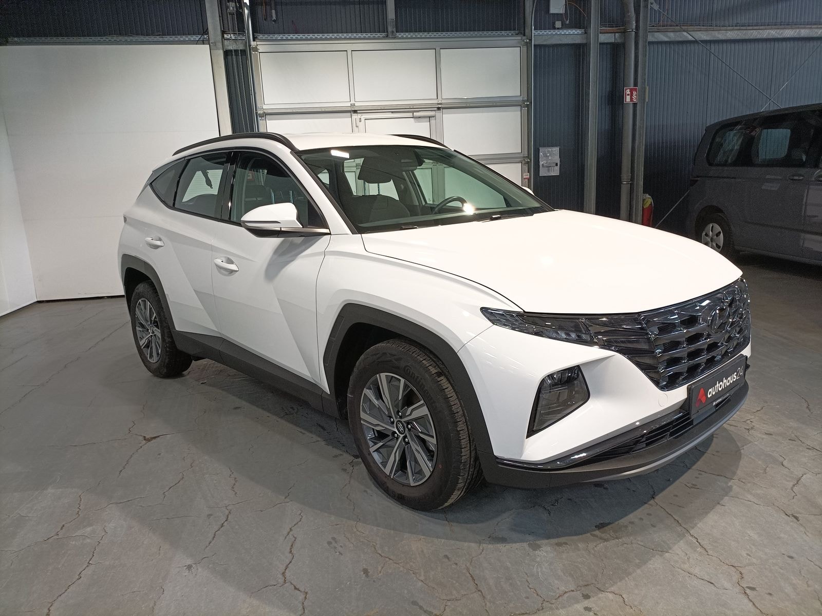 Hyundai Tucson SUV / Crossover / Geländewagen HYUNDAI Tucson 1.6 T-GDI Select Sports Utility Vehicle #1