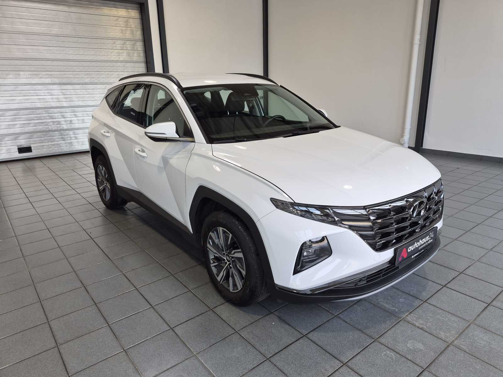 Hyundai Tucson SUV / Crossover / Geländewagen HYUNDAI Tucson 1.6 T-GDI Select Sports Utility Vehicle #1