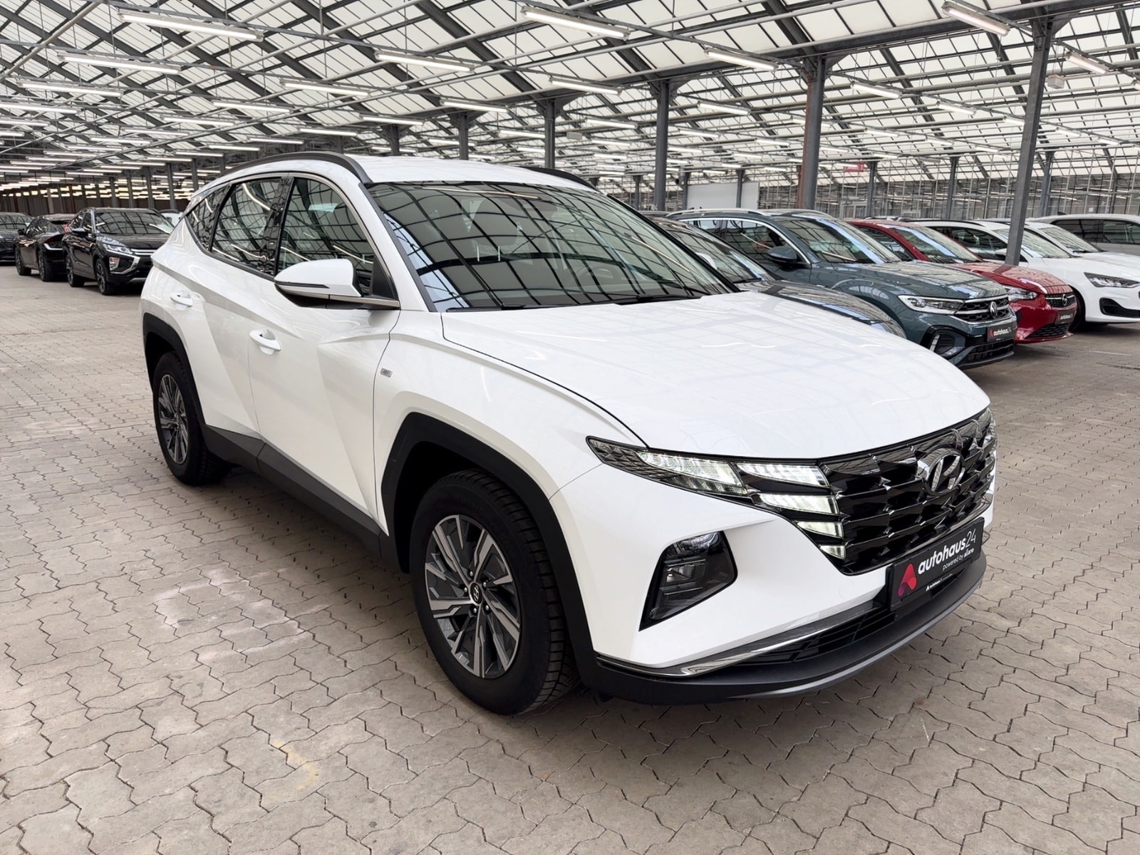 Hyundai Tucson SUV / Crossover / Geländewagen HYUNDAI Tucson 1.6 T-GDI 48V Select DCT Sports Utility Vehicle #1