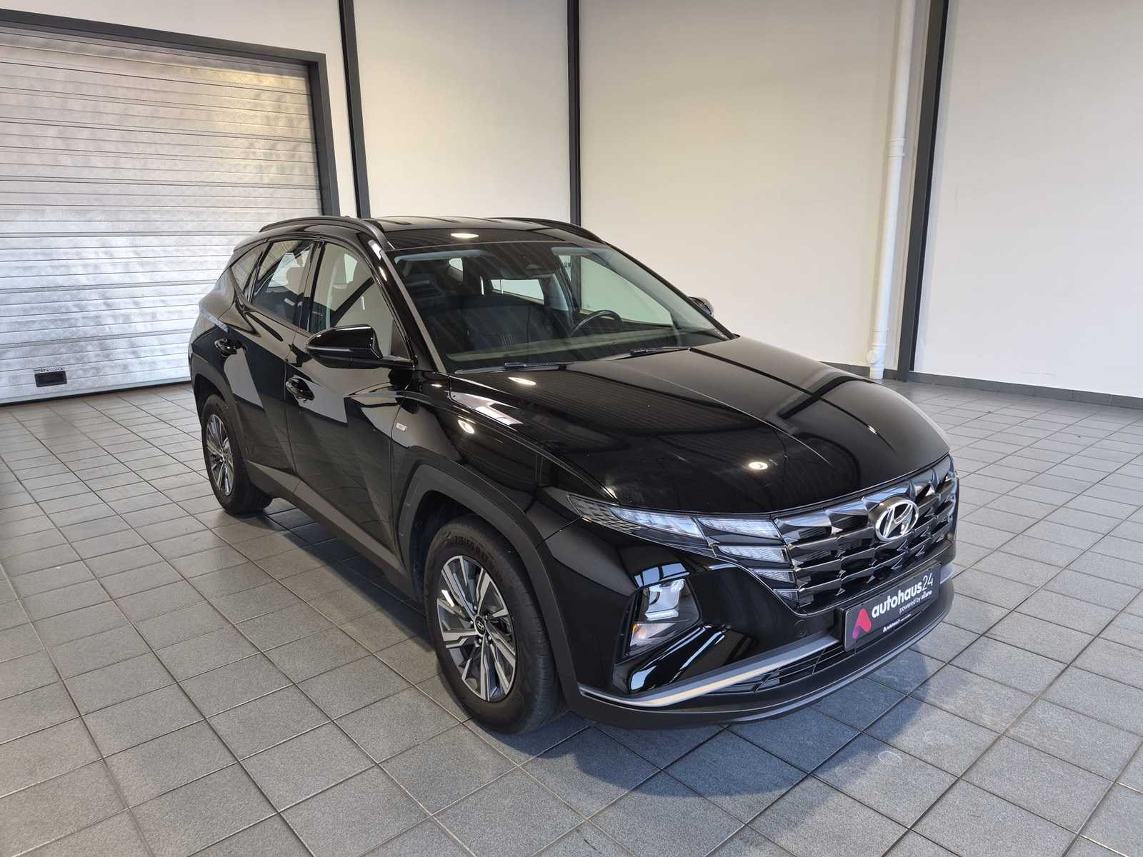 Hyundai Tucson SUV / Crossover / Geländewagen HYUNDAI Tucson 1.6 T-GDI 48V Select DCT Sports Utility Vehicle #1