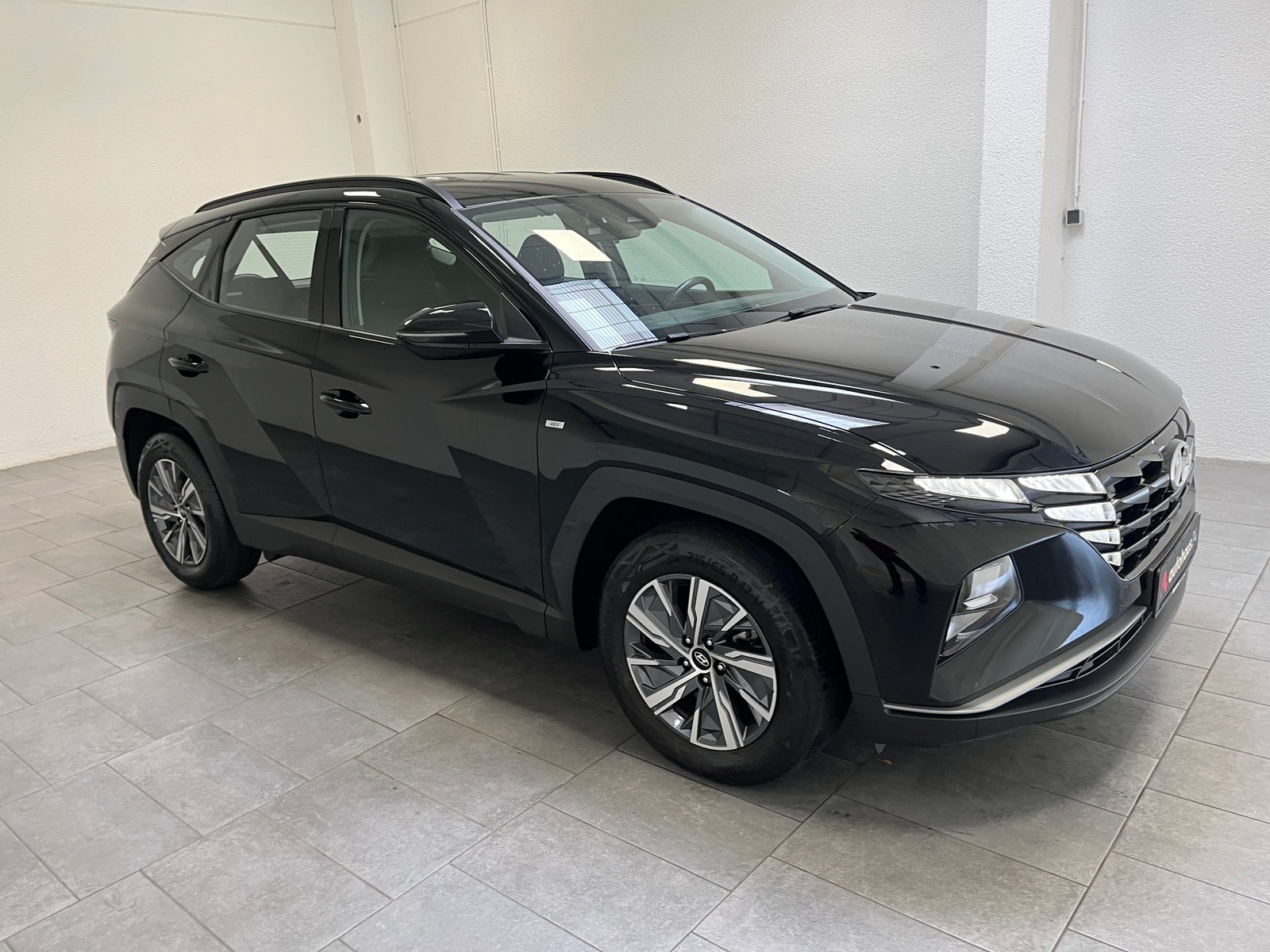 Hyundai Tucson SUV / Crossover / Geländewagen HYUNDAI Tucson 1.6 T-GDI 48V Select DCT Sports Utility Vehicle #1