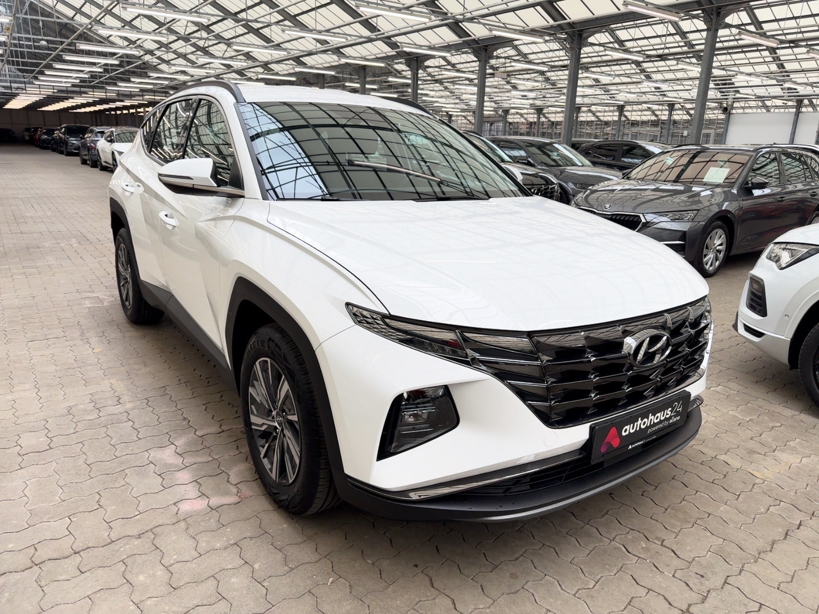 Hyundai Tucson SUV / Crossover / Geländewagen HYUNDAI Tucson 1.6 T-GDI Select Sports Utility Vehicle #1