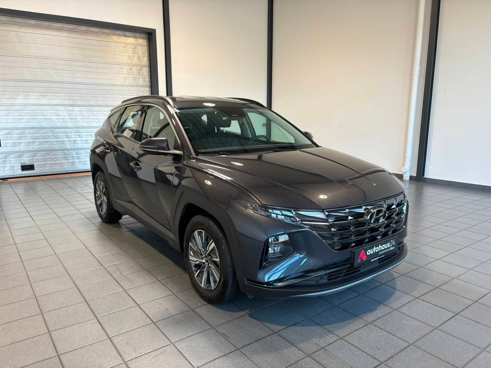 Hyundai Tucson SUV / Crossover / Geländewagen HYUNDAI Tucson 1.6 T-GDI Select Sports Utility Vehicle #1