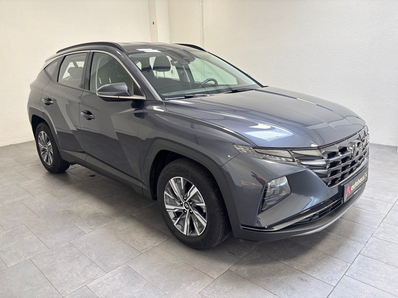 Hyundai Tucson SUV / Crossover / Geländewagen HYUNDAI Tucson 1.6 T-GDI Select Sports Utility Vehicle #1