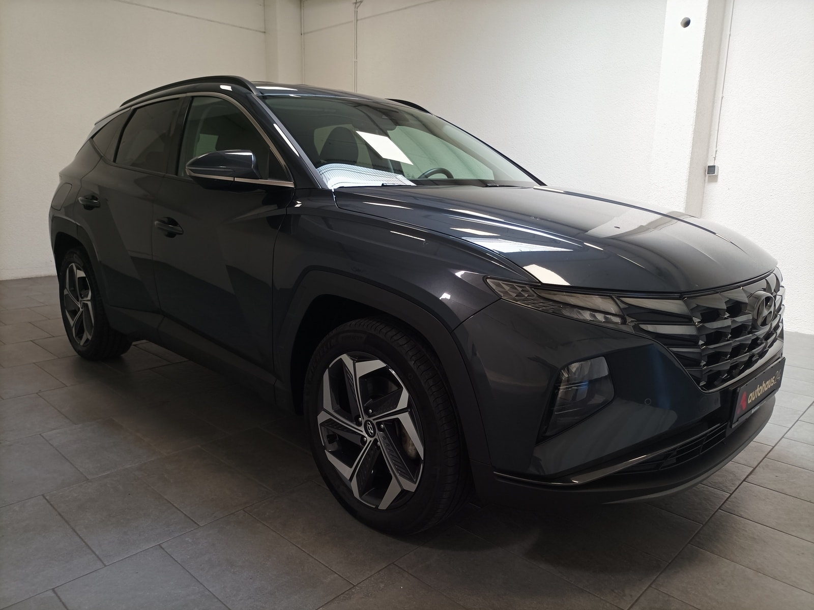 Hyundai Tucson SUV / Crossover / Geländewagen HYUNDAI Tucson 1.6 T-GDI Plug-in Hybrid 4WD Auto Sports Utility Vehicle #1