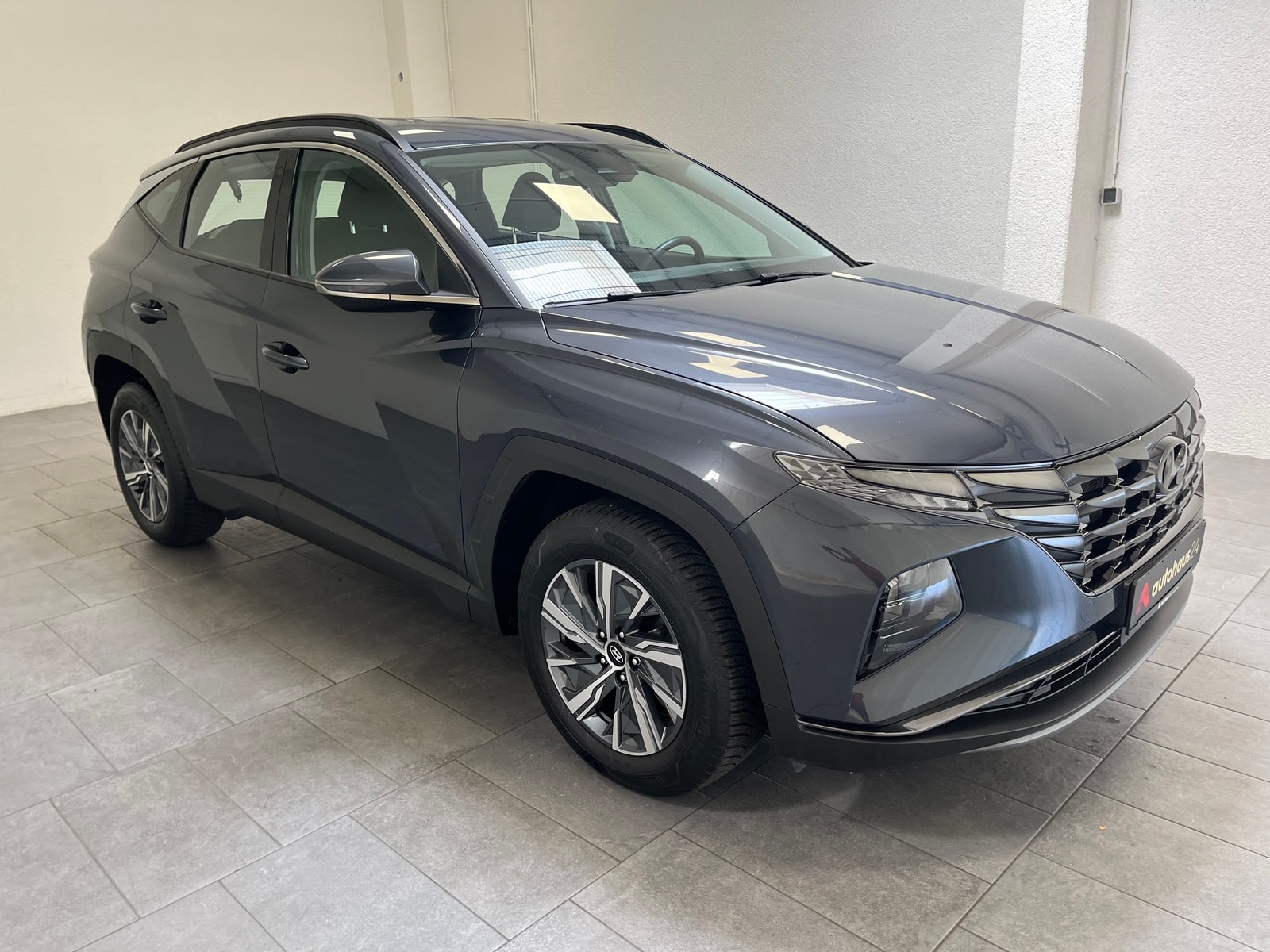 Hyundai Tucson SUV / Crossover / Geländewagen HYUNDAI Tucson 1.6 T-GDI Select Sports Utility Vehicle #1