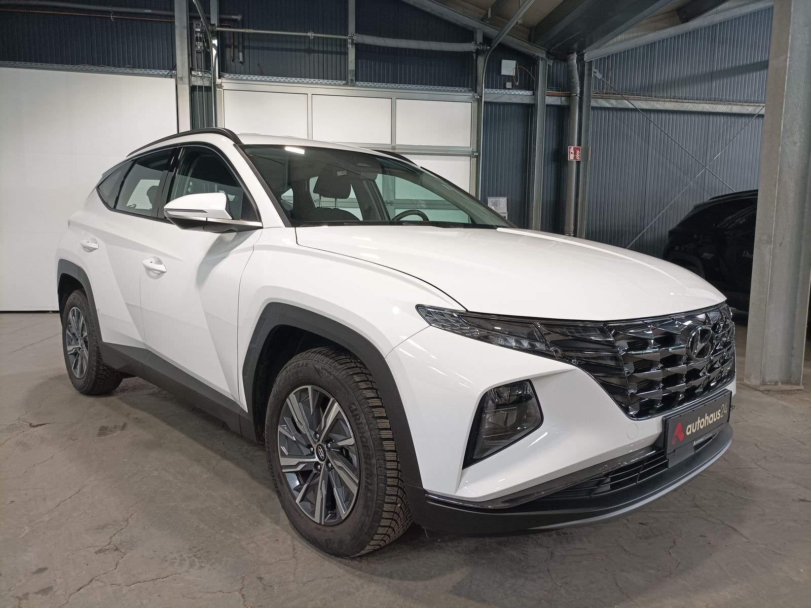 Hyundai Tucson SUV / Crossover / Geländewagen HYUNDAI Tucson 1.6 T-GDI Select Sports Utility Vehicle #1