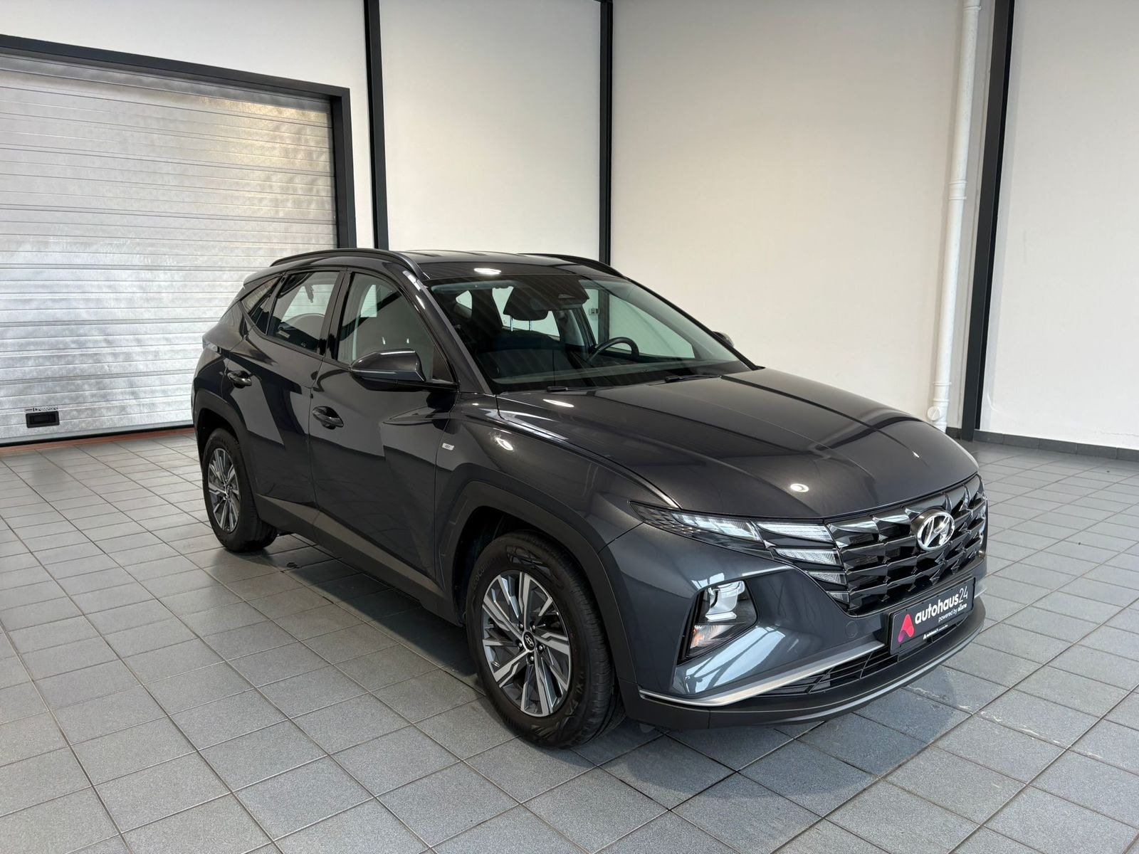 Hyundai Tucson SUV / Crossover / Geländewagen HYUNDAI Tucson 1.6 T-GDI 48V Select DCT Sports Utility Vehicle #1
