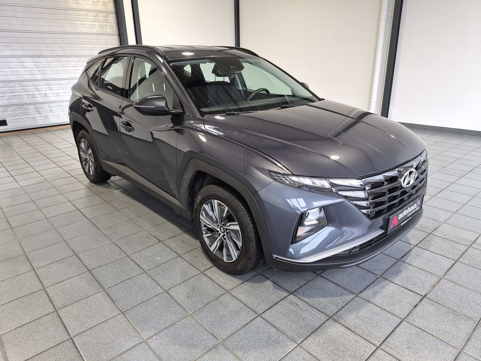 Hyundai Tucson SUV / Crossover / Geländewagen HYUNDAI Tucson 1.6 T-GDI Select Sports Utility Vehicle #1