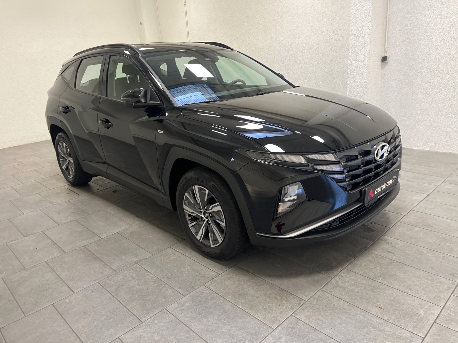 Hyundai Tucson SUV / Crossover / Geländewagen HYUNDAI Tucson 1.6 T-GDI 48V Select DCT Sports Utility Vehicle #1