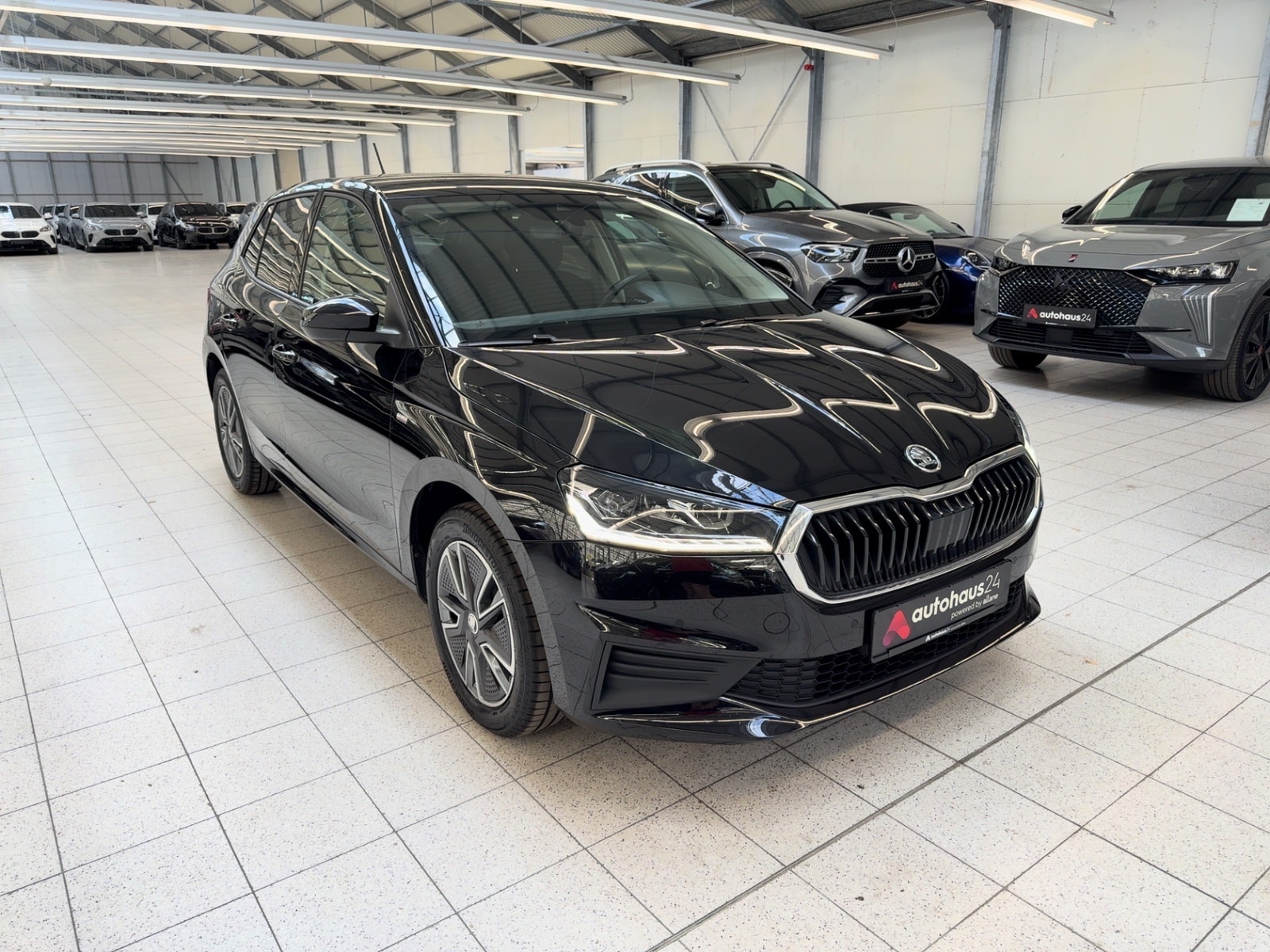 ŠKODA Fabia Limousine SKODA Fabia 1.0l MPI 59kW TOUR Schräghecklimousine #1