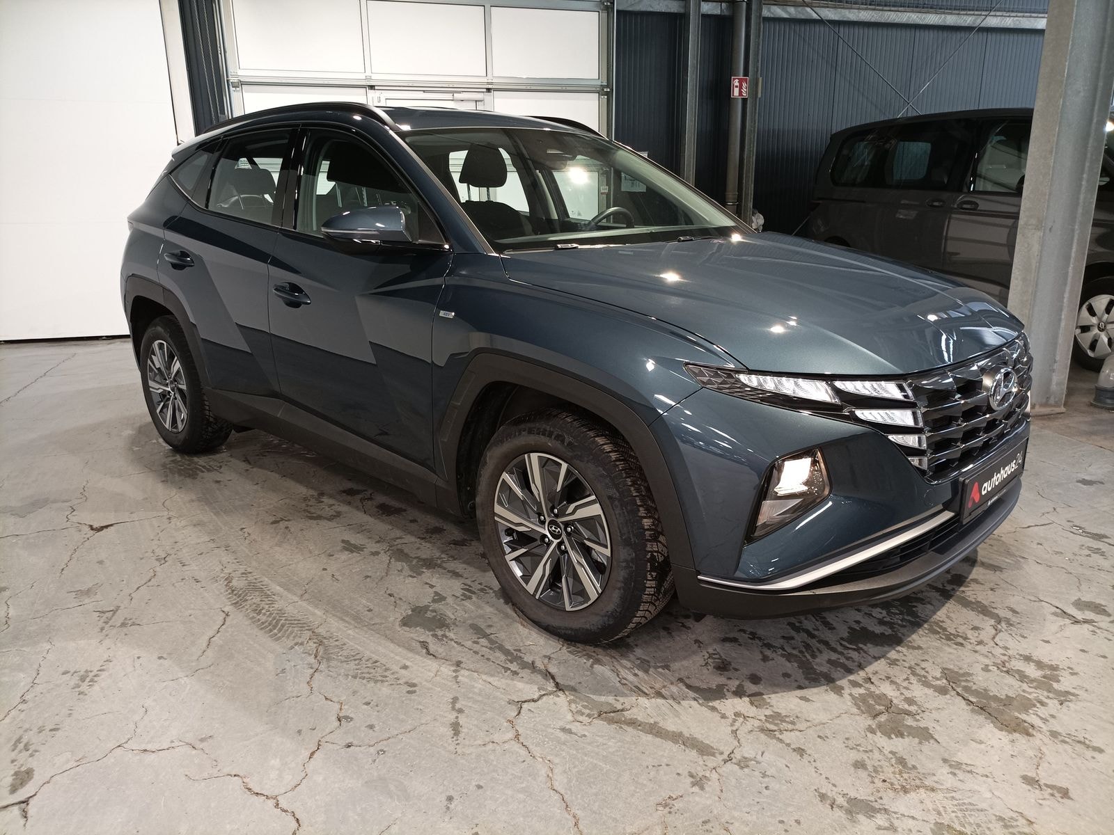 Hyundai Tucson SUV / Crossover / Geländewagen HYUNDAI Tucson 1.6 T-GDI 48V Select DCT Sports Utility Vehicle #1