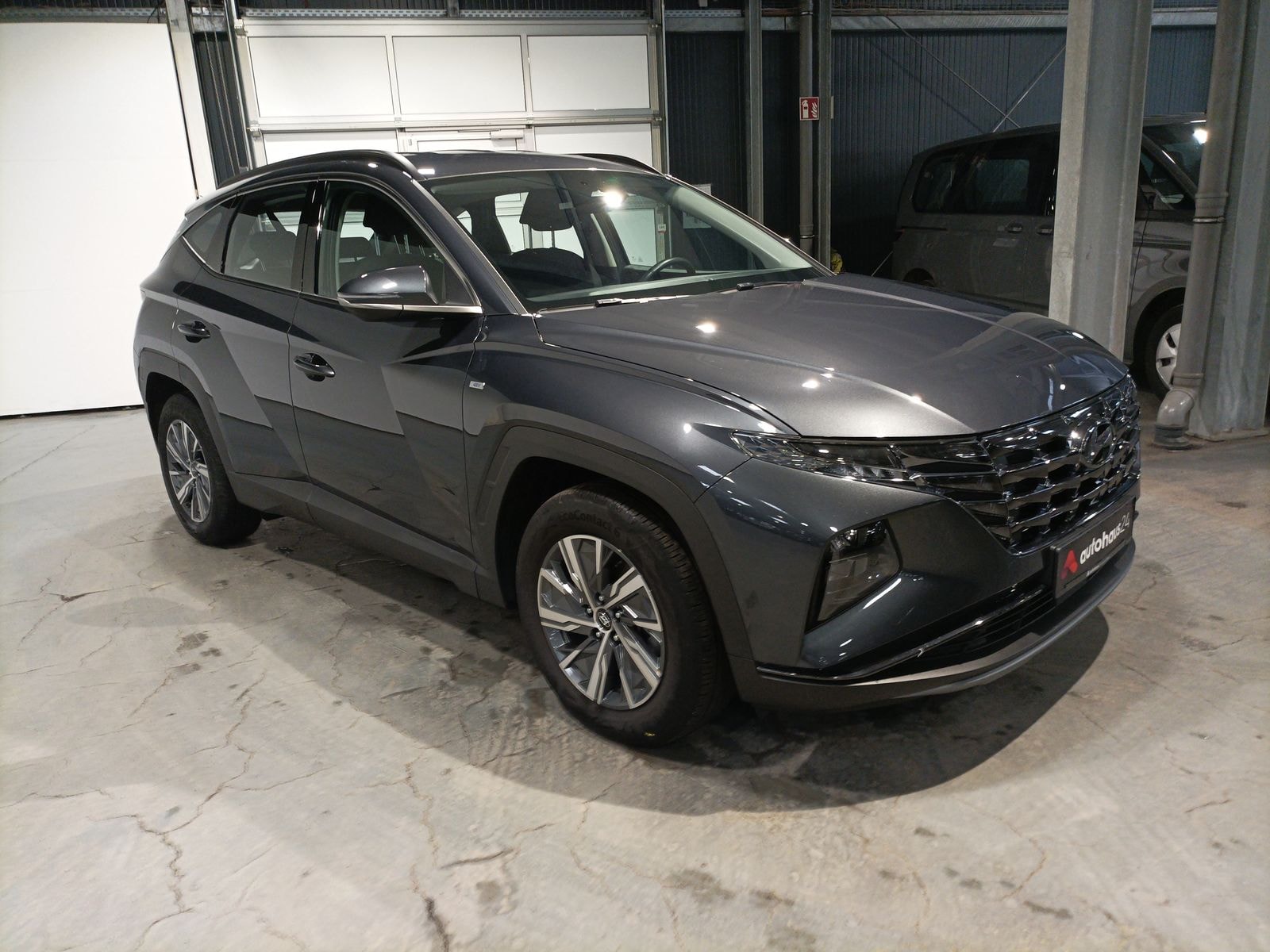 Hyundai Tucson SUV / Crossover / Geländewagen HYUNDAI Tucson 1.6 T-GDI 48V Select DCT Sports Utility Vehicle #1