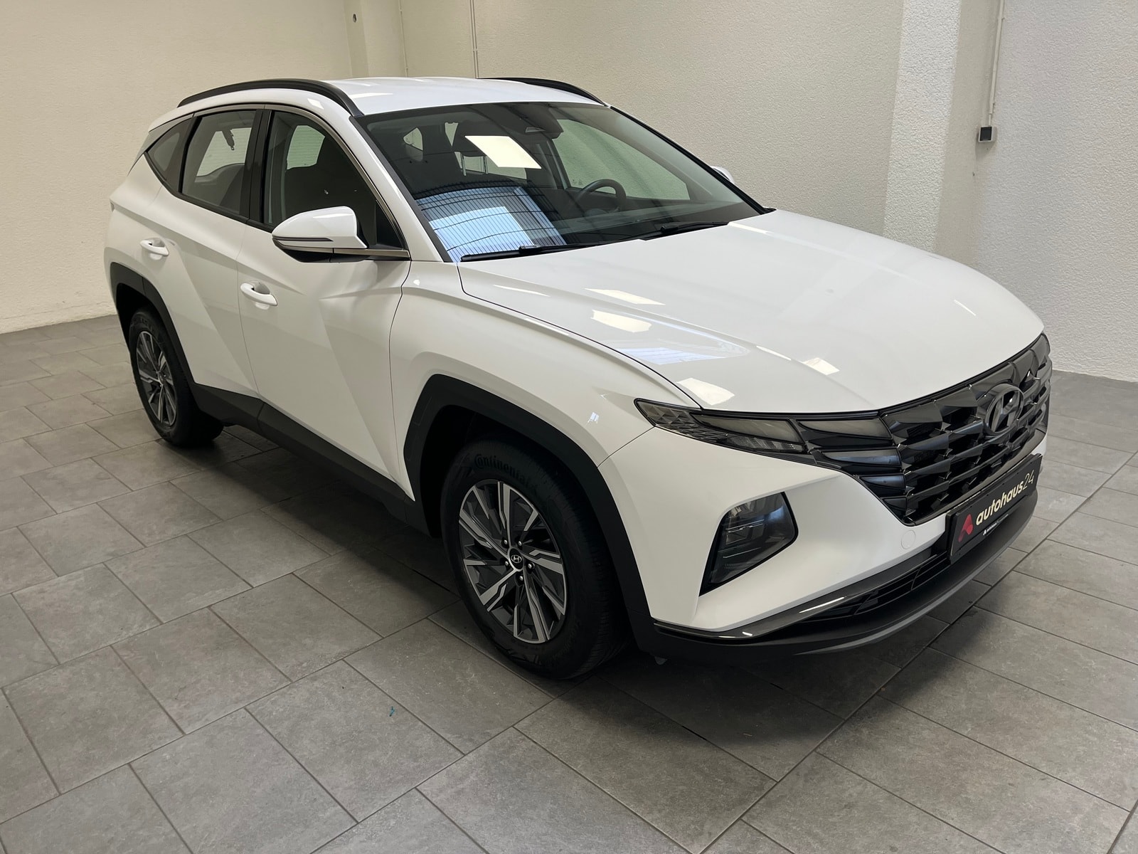 Hyundai Tucson SUV / Crossover / Geländewagen HYUNDAI Tucson 1.6 T-GDI Select Sports Utility Vehicle #1