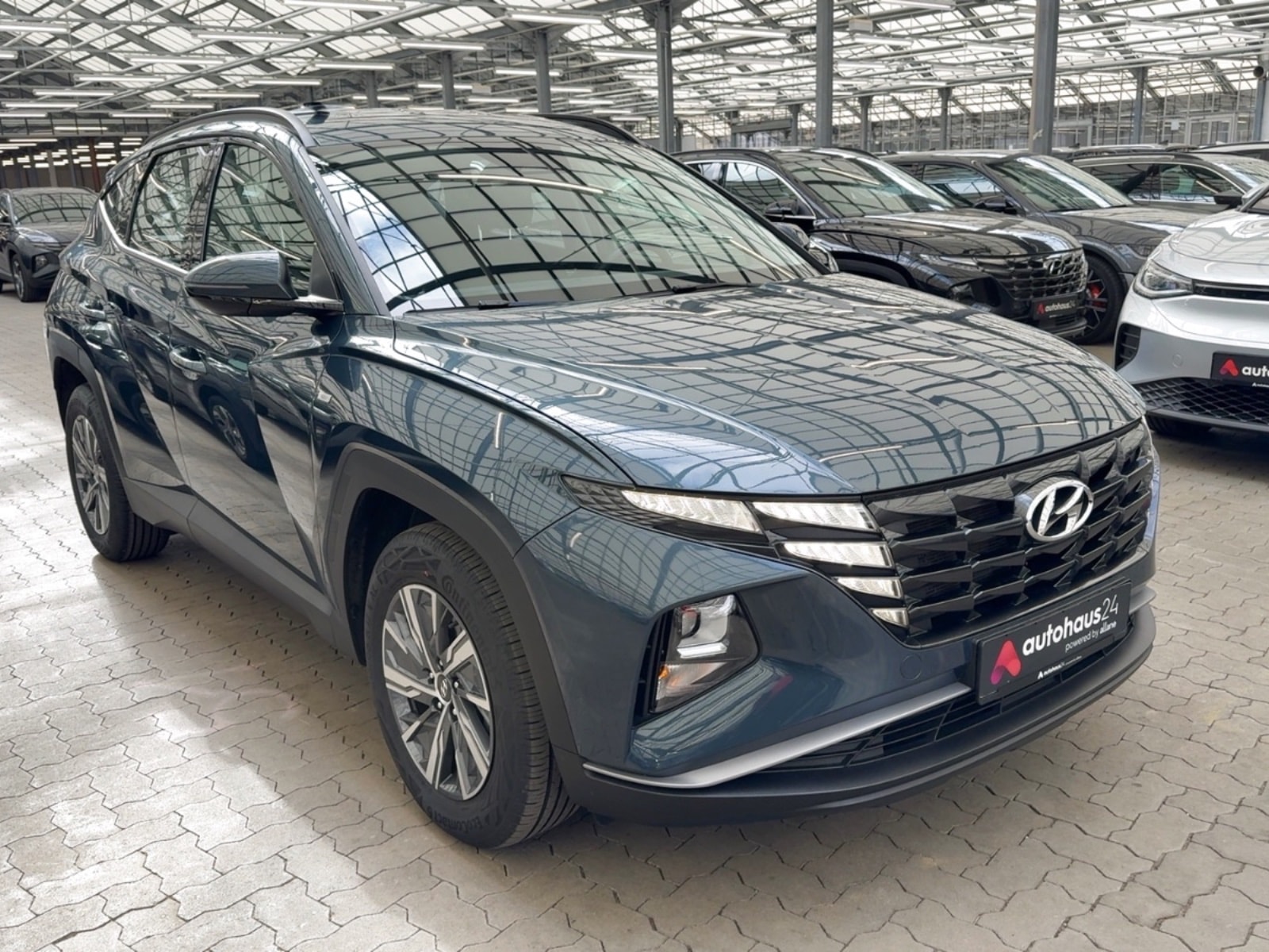 Hyundai Tucson SUV / Crossover / Geländewagen HYUNDAI Tucson 1.6 T-GDI 48V Select DCT Sports Utility Vehicle #1