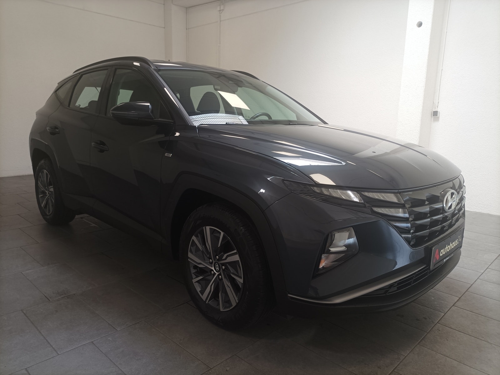 Hyundai Tucson SUV / Crossover / Geländewagen HYUNDAI Tucson 1.6 T-GDI 48V Select DCT Sports Utility Vehicle #1